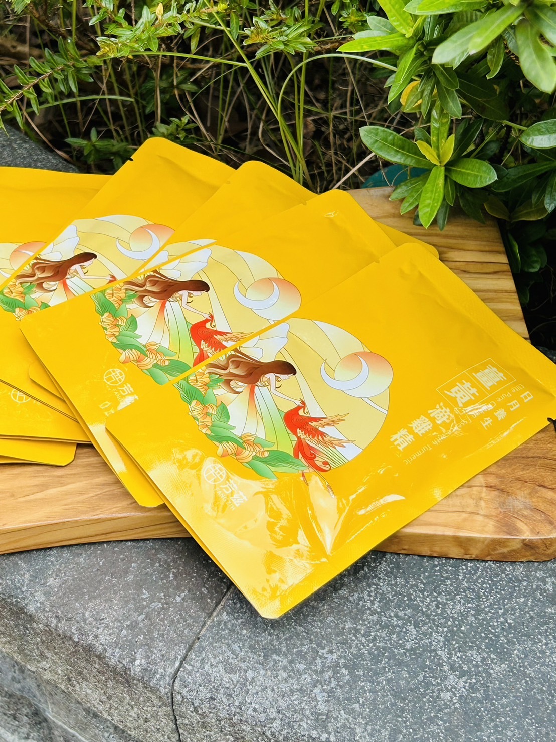 喝薑黃滴雞精好處多多唷！不僅能補充到滴雞精內的蛋白質和總支鏈胺基酸，也包含 「薑黃素」、「鋅」 及 「鎂」，讓你有精神、又能提升循環代謝力，促進新陳代謝、維持健康。既能營養補充，讓要忙工作的我也能喝的安心保障又無負擔