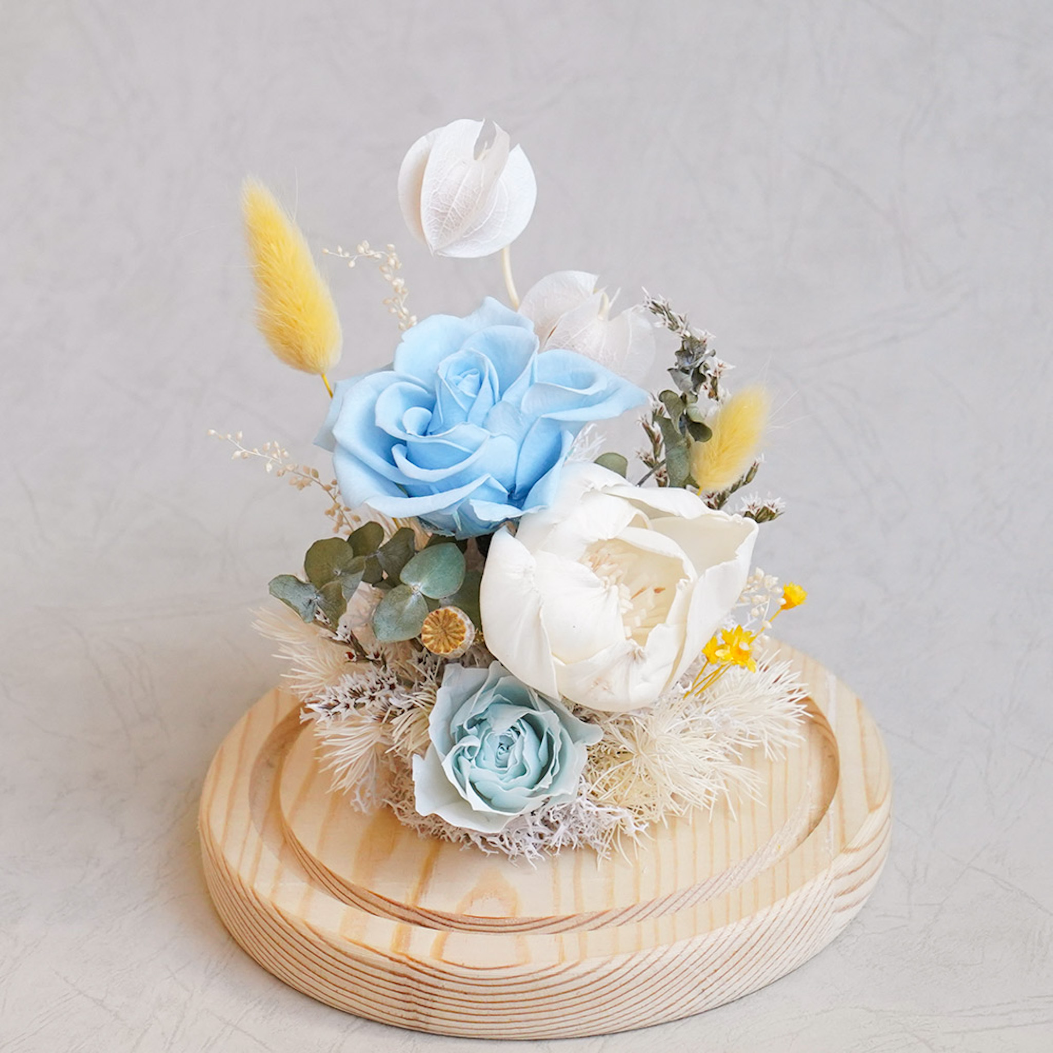 藍玫瑰永生花玻璃罩,永生花藍玫瑰花,藍玫瑰花玻璃罩推薦,台北喜歡生活乾燥花店,代客送花服務,藍玫瑰花朵特寫