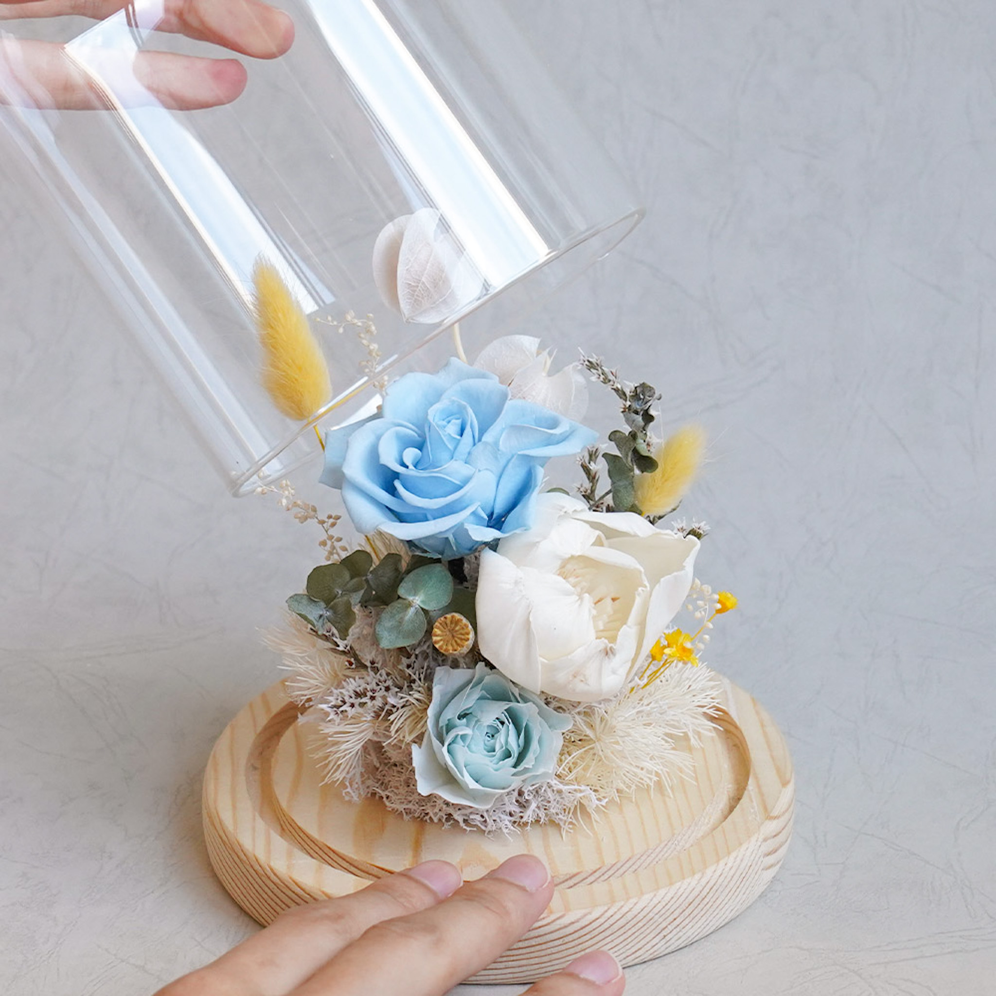 藍玫瑰永生花玻璃罩,永生花藍玫瑰花,藍玫瑰花玻璃罩推薦,台北喜歡生活乾燥花店,代客送花服務,花朵特寫