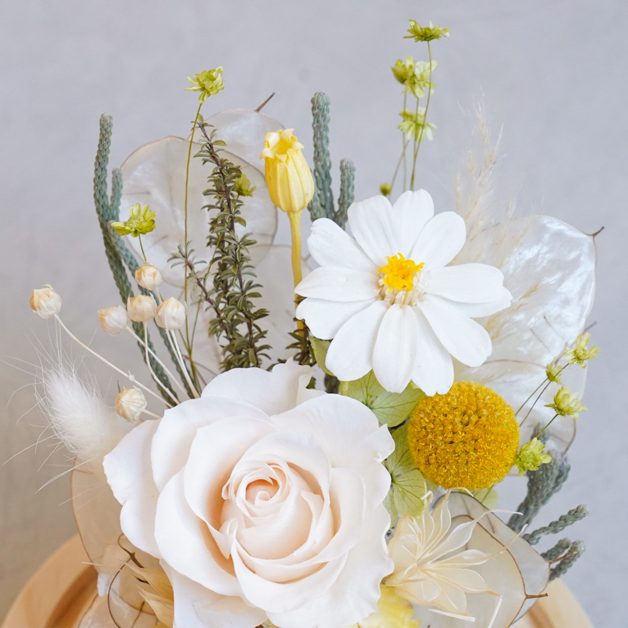 白玫瑰永生花玻璃罩,太陽花永生花奶茶色玫瑰花,白玫瑰花玻璃罩推薦,台北喜歡生活乾燥花店,台北代客送花服務,向日葵太陽花