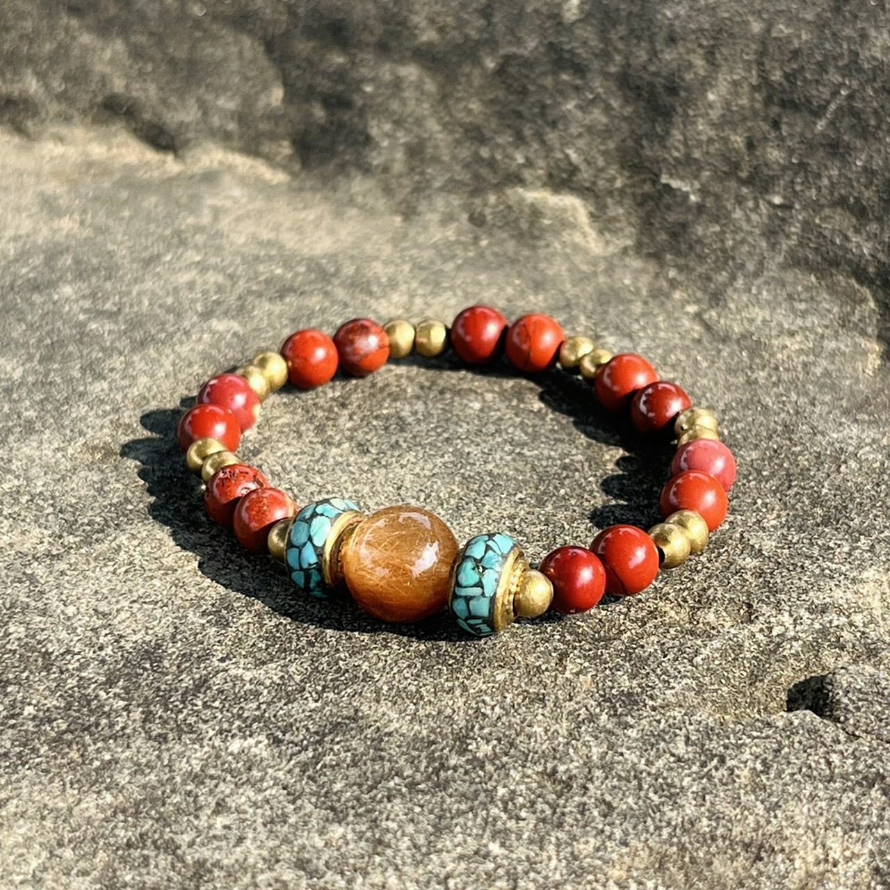 [Pachamama 帕查瑪瑪] 南非紅碧玉+紅兔毛+綠松石+尼泊爾黃銅｜設計款水晶手串｜生命靈數水晶手串