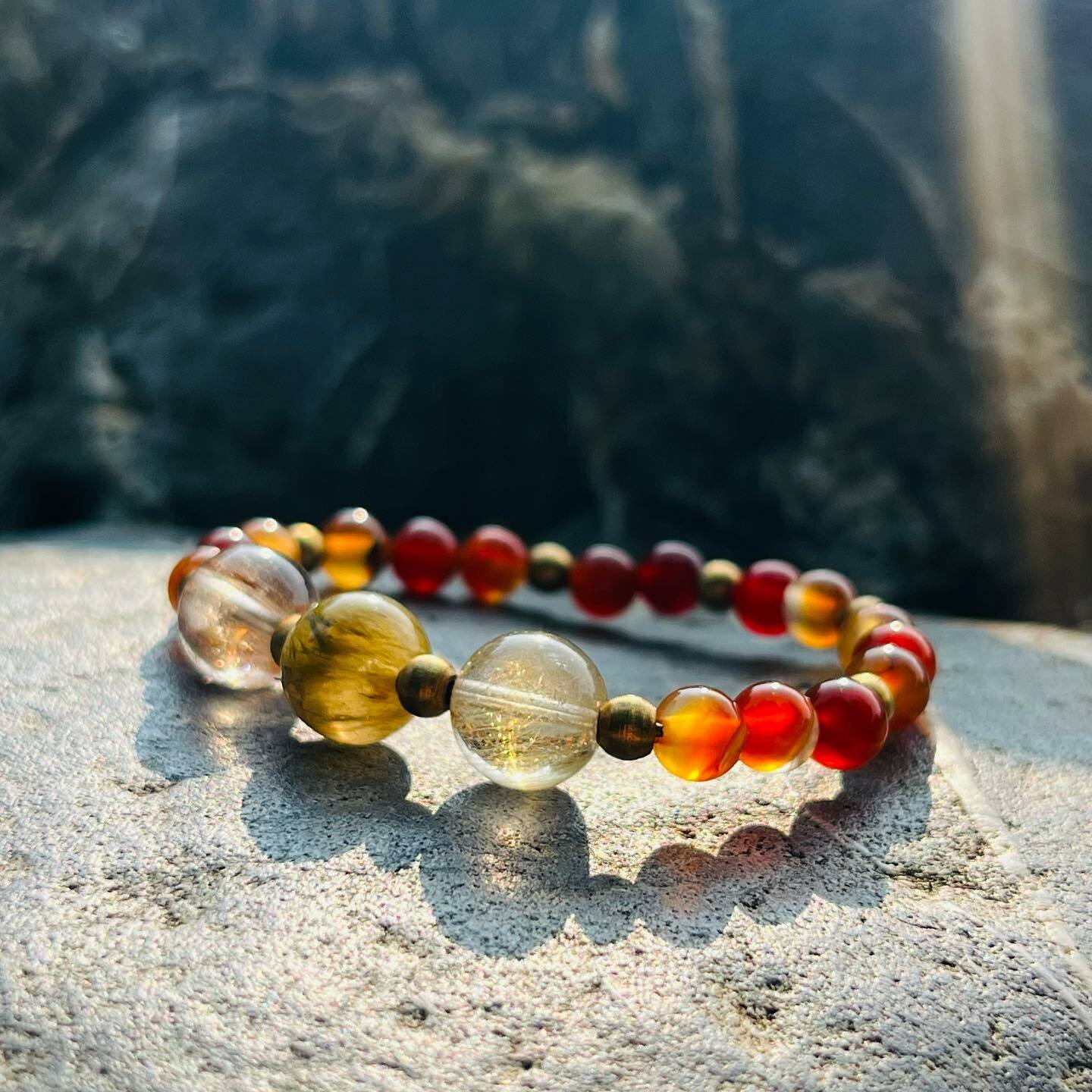 [Pachamama 帕查瑪瑪] 北紅瑪瑙+鈦髮晶+尼泊爾黃銅｜設計款水晶手串｜生命靈數水晶手串