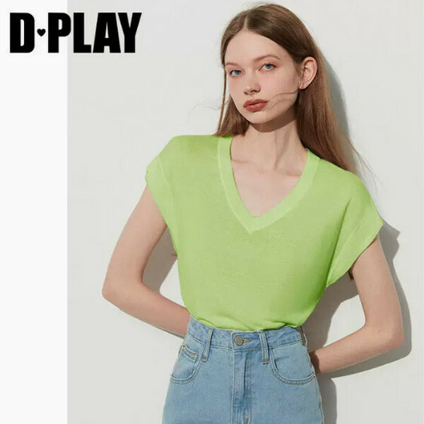 V-neck thin knit top
