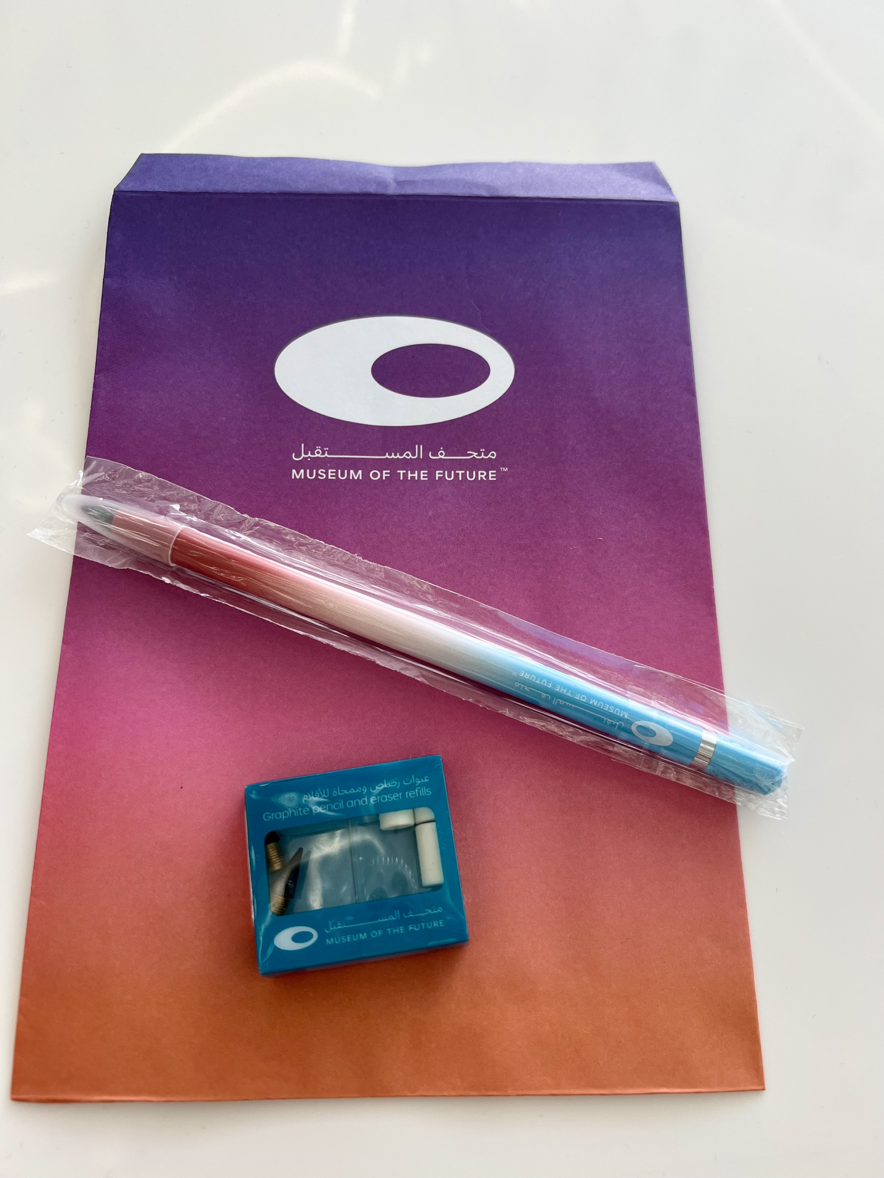 杜拜未來博物館 （碳纖維筆）連3件筆芯擦膠 補充裝 紅粉藍色