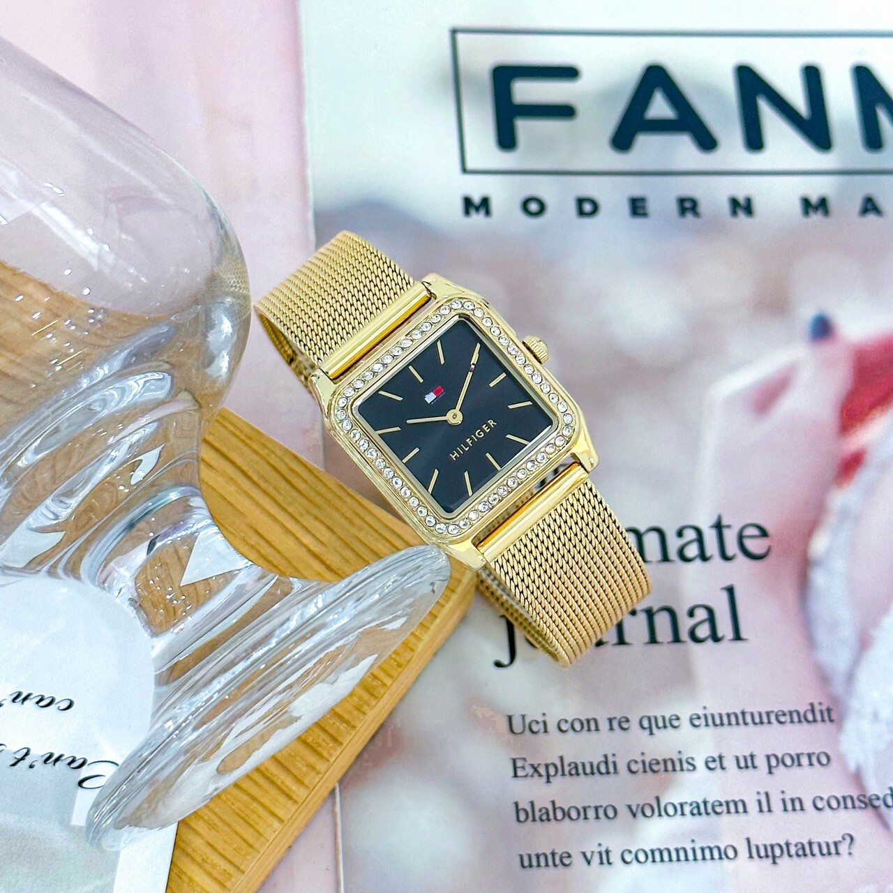 【Tommy Hilfiger】時尚輕奢晶鑽腕錶-金色 1782611 26mm 現代鐘錶