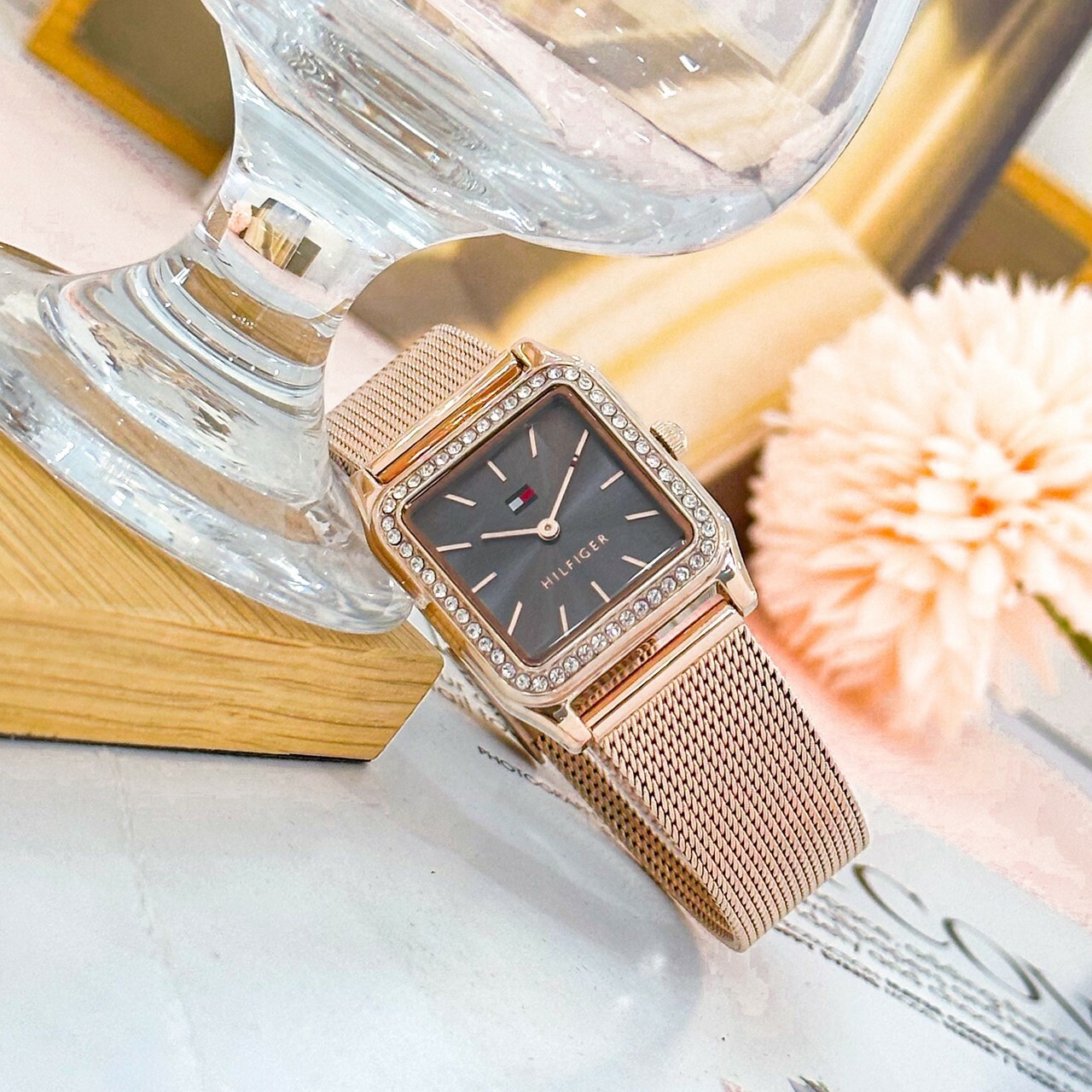 【Tommy Hilfiger】時尚輕奢晶鑽腕錶-玫瑰金色 1782610 26mm 現代鐘錶