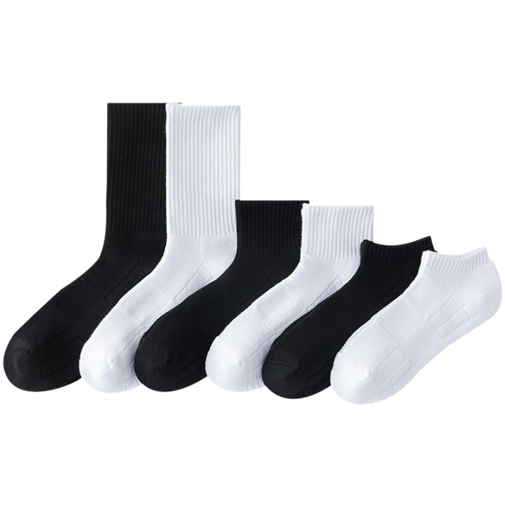 超舒適立體減震設計毛巾底襪，運動首選款。