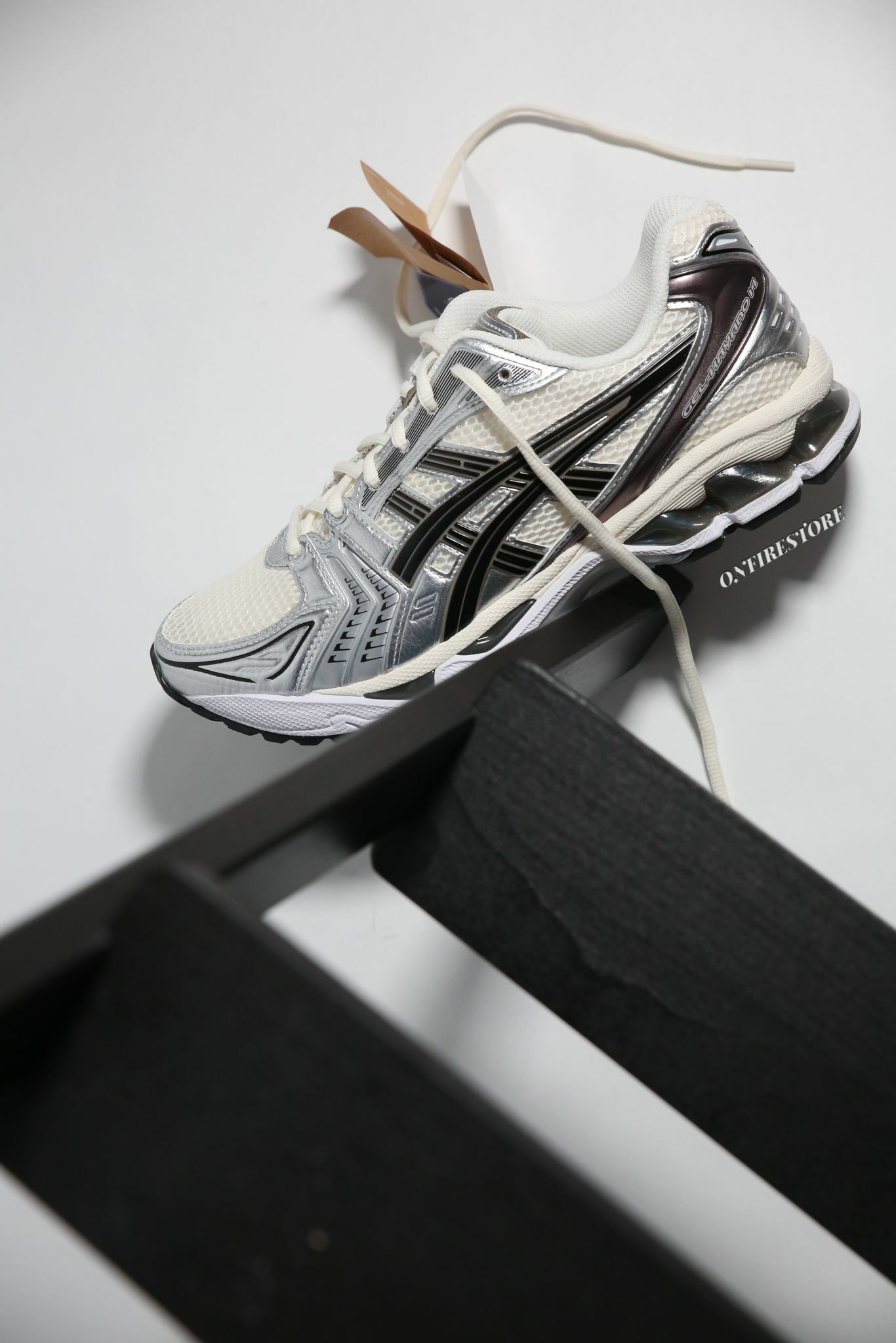 {現貨} Asics GEL-KAYANO 14 Cream/Black 1201A019-108