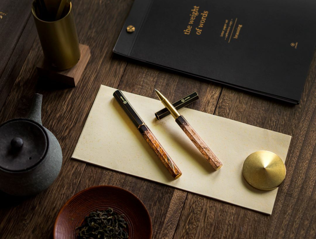 喬遷入厝送禮不妨選擇雲龍箔鋼珠筆，由京都職人親手製作而成，十分罕見。