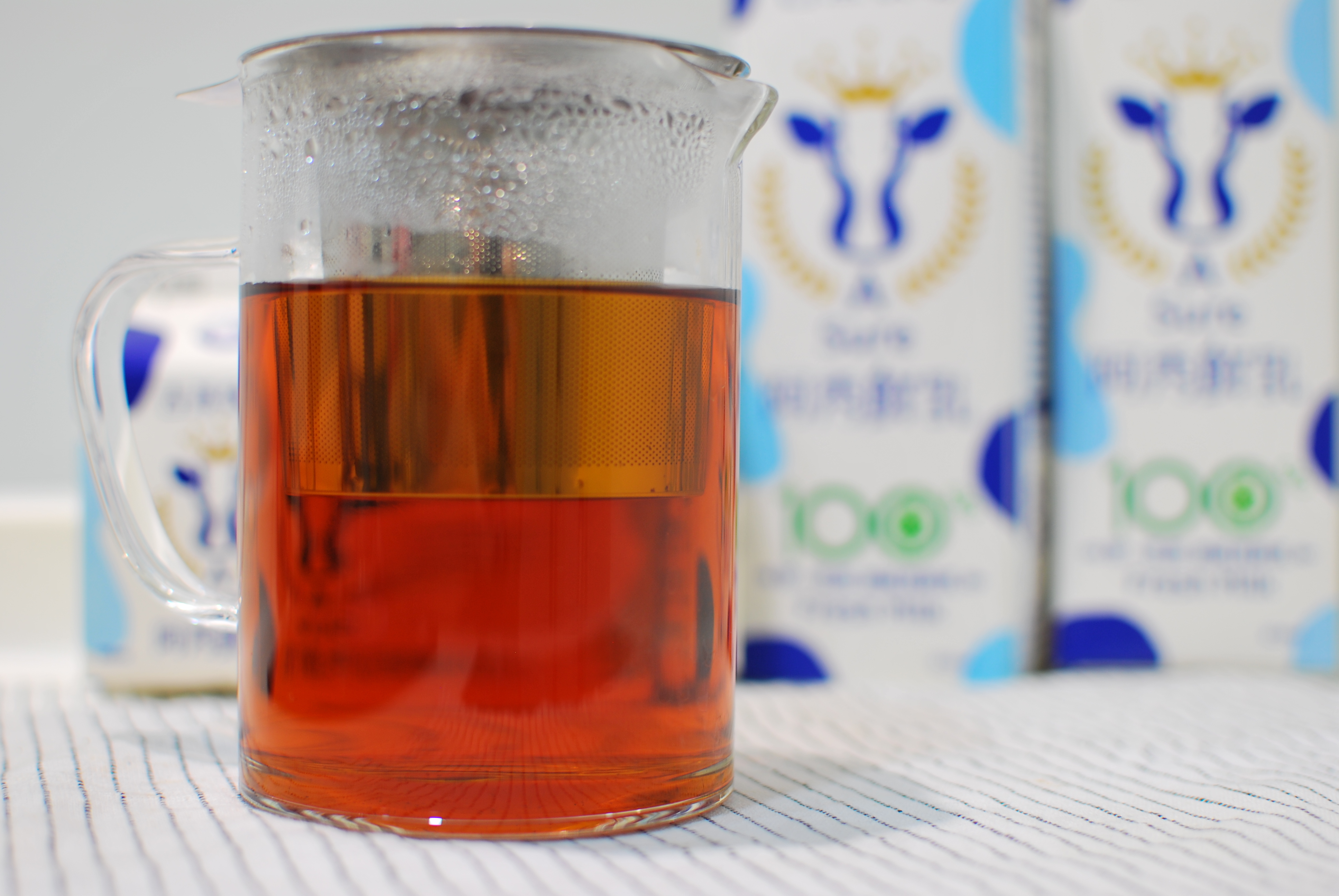 調製鮮奶紅茶，可以使用小農吉蒸阿秀鮮乳，搭配日月潭紅茶，凸顯在地迷人順口香氣。