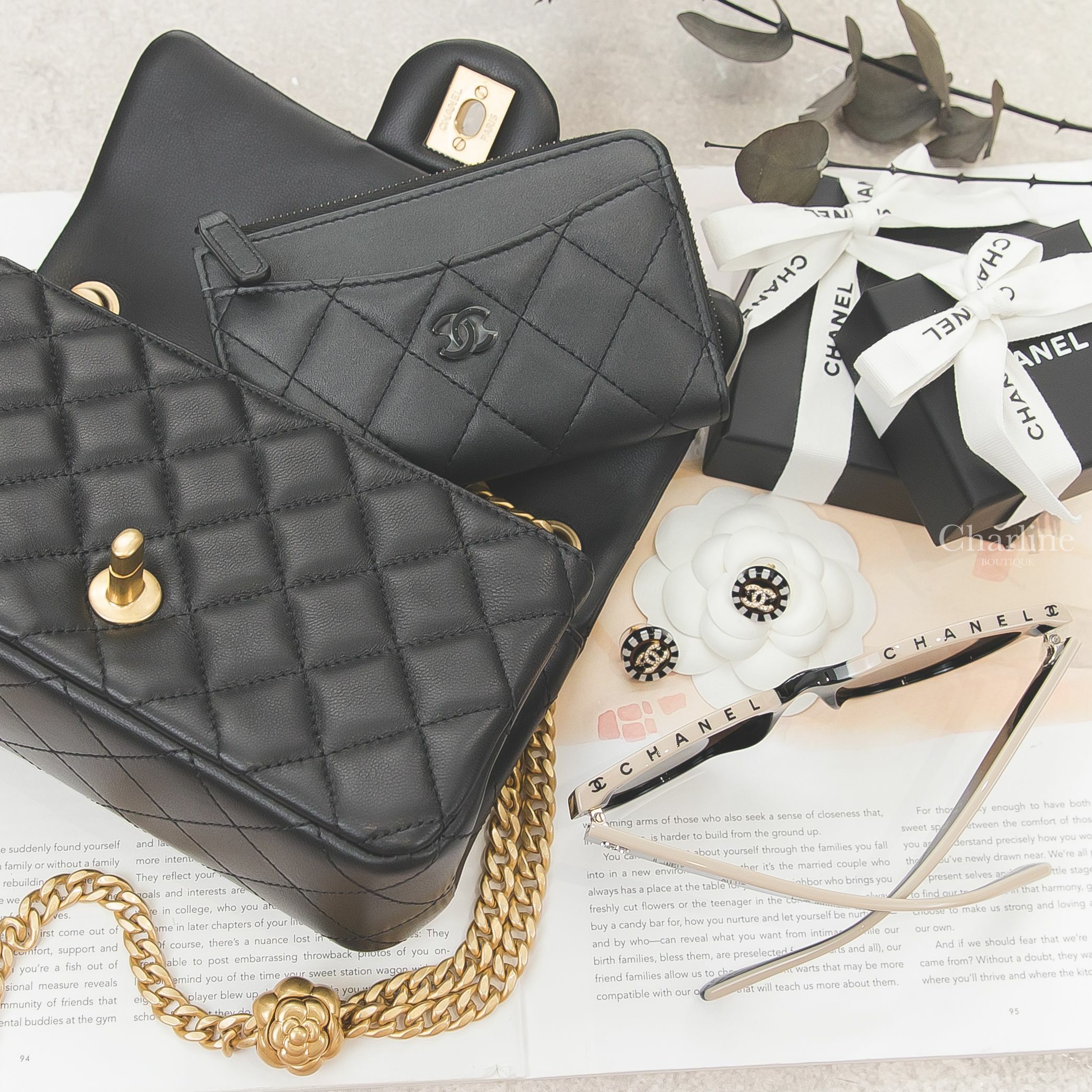 Chanel 黑色拼裸底黑字蝴蝶型咖啡色鏡片銀CC太陽眼鏡,黑白相間金色水鑽CC金框圓形耳環,黑色黑CC菱格紋小羊皮卡片拉鍊零錢夾,黑色金CC金色山茶花鍊帶20cm小羊皮菱格紋手提肩背包-Charline Boutique 精品代購