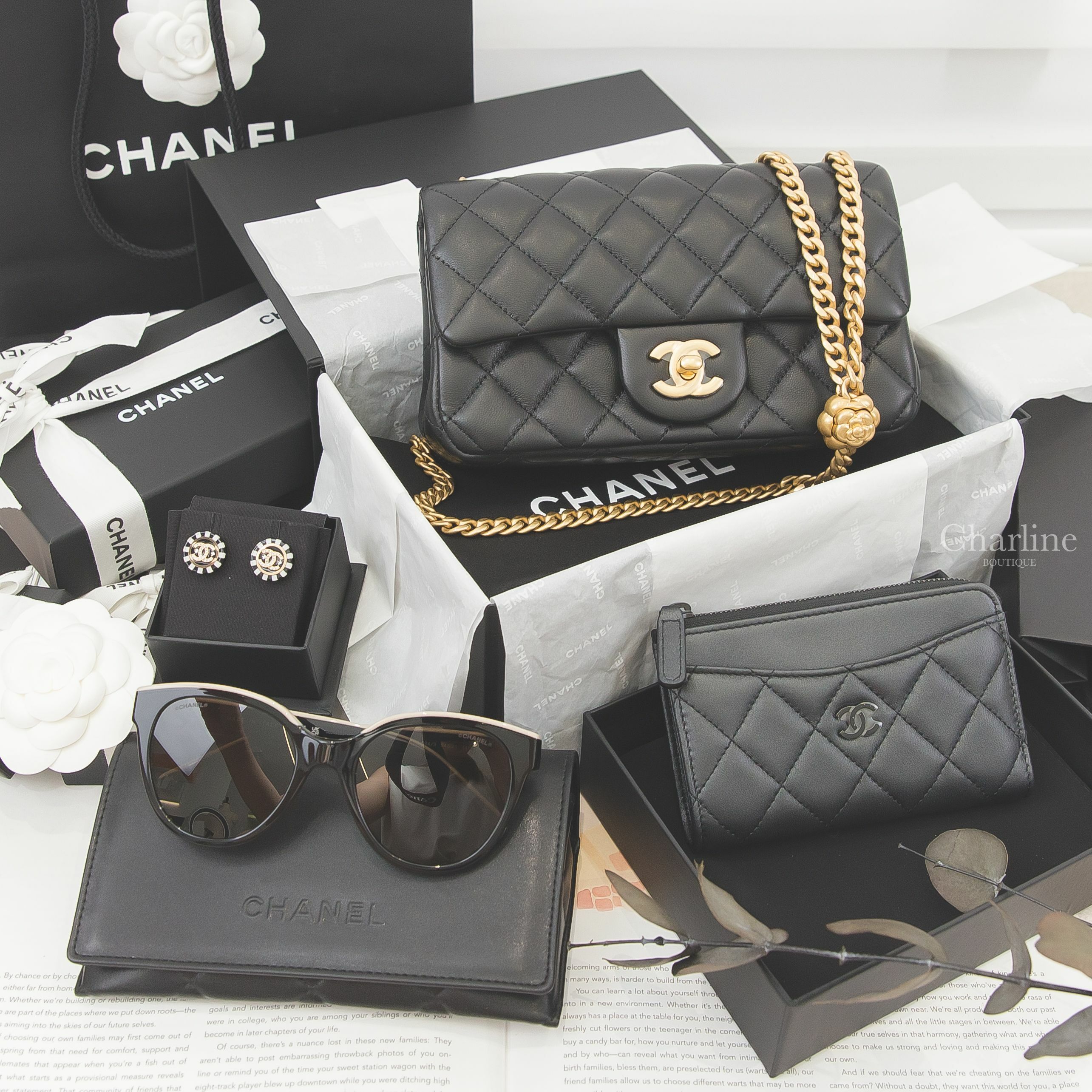 Chanel 黑色拼裸底黑字蝴蝶型咖啡色鏡片銀CC太陽眼鏡,黑白相間金色水鑽CC金框圓形耳環,黑色黑CC菱格紋小羊皮卡片拉鍊零錢夾,黑色金CC金色山茶花鍊帶20cm小羊皮菱格紋手提肩背包-Charline Boutique 精品代購