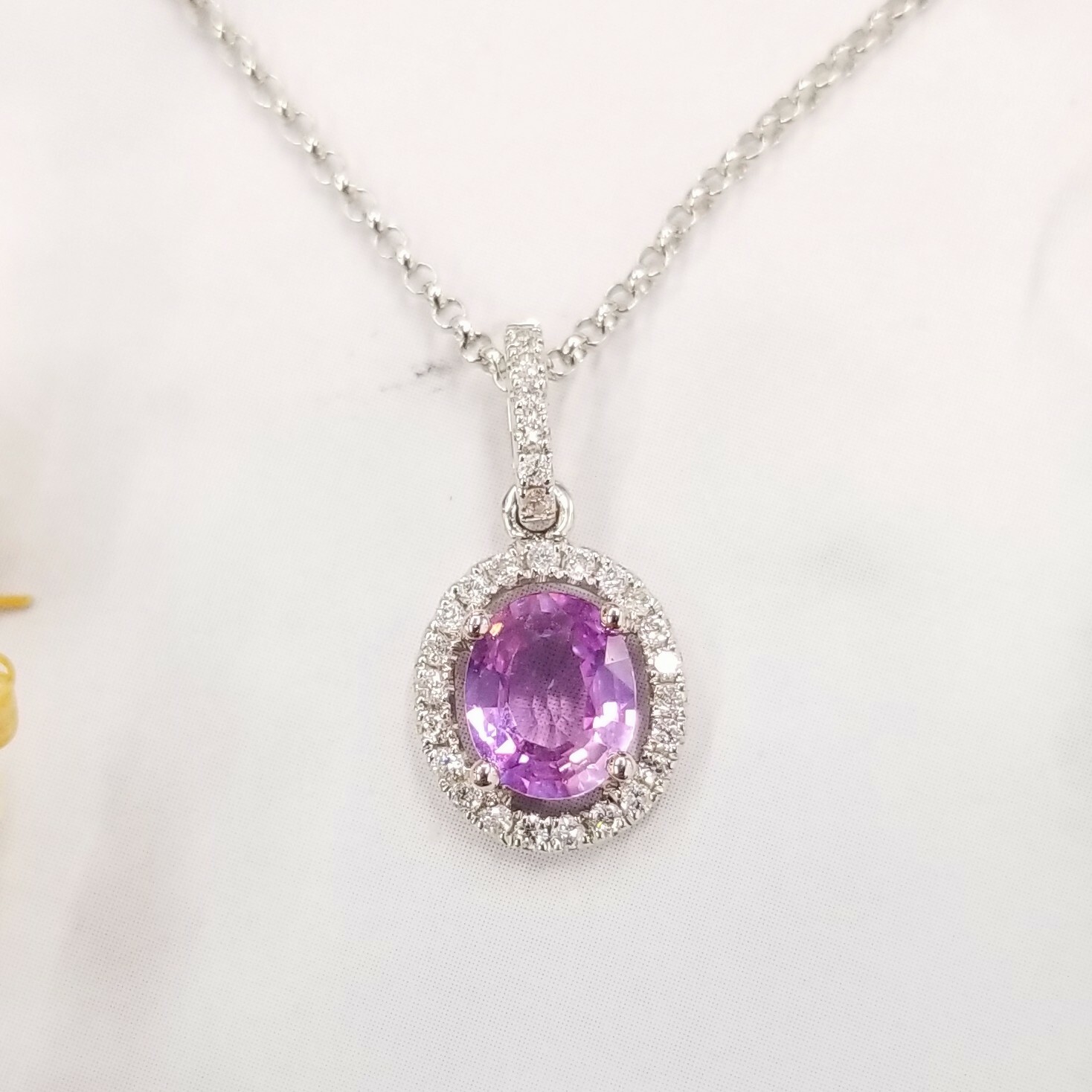 全新18K白金【單粒64份粉紅藍寶】配8份鑽石吊墜