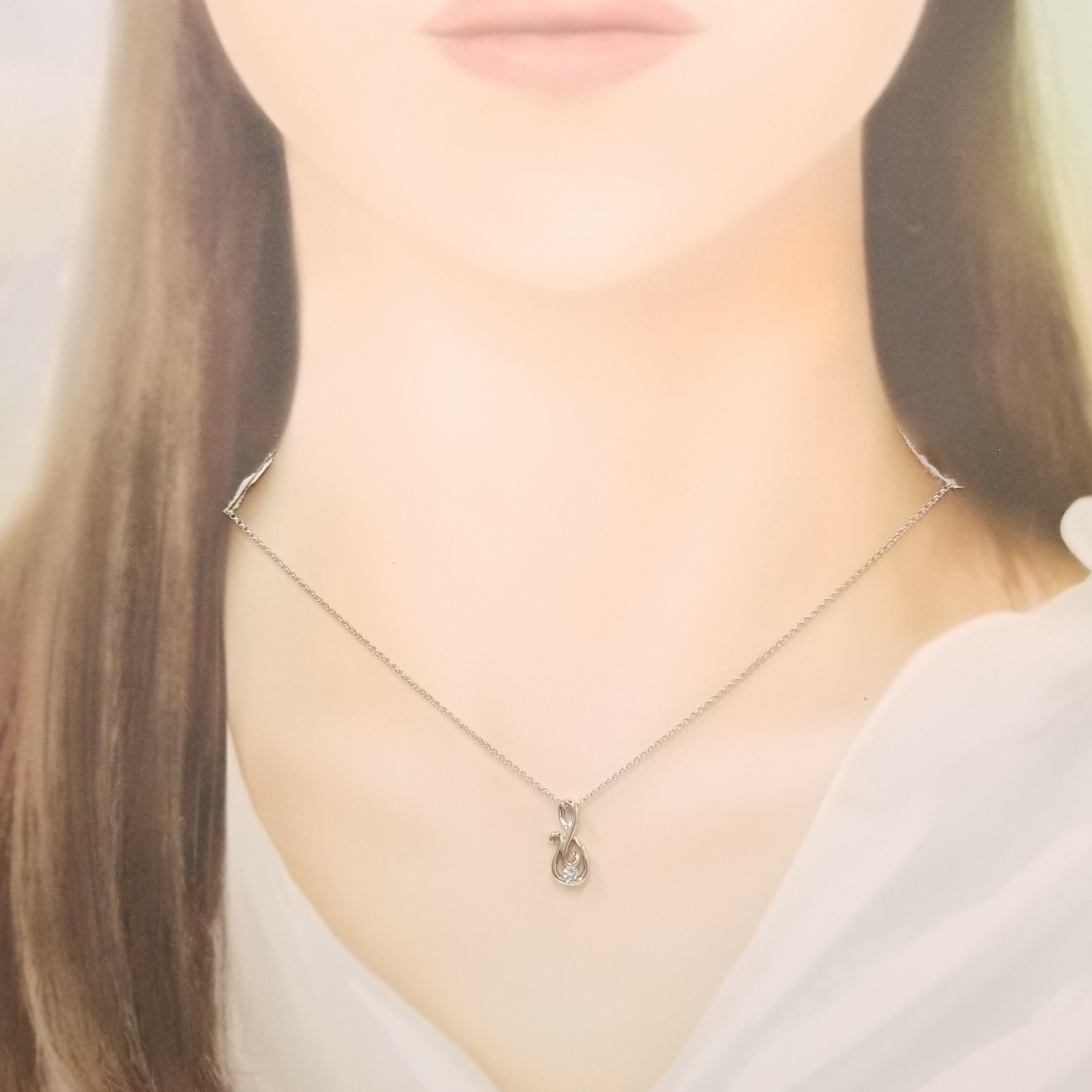 18K White Gold 0.06ct Diamond Pendant