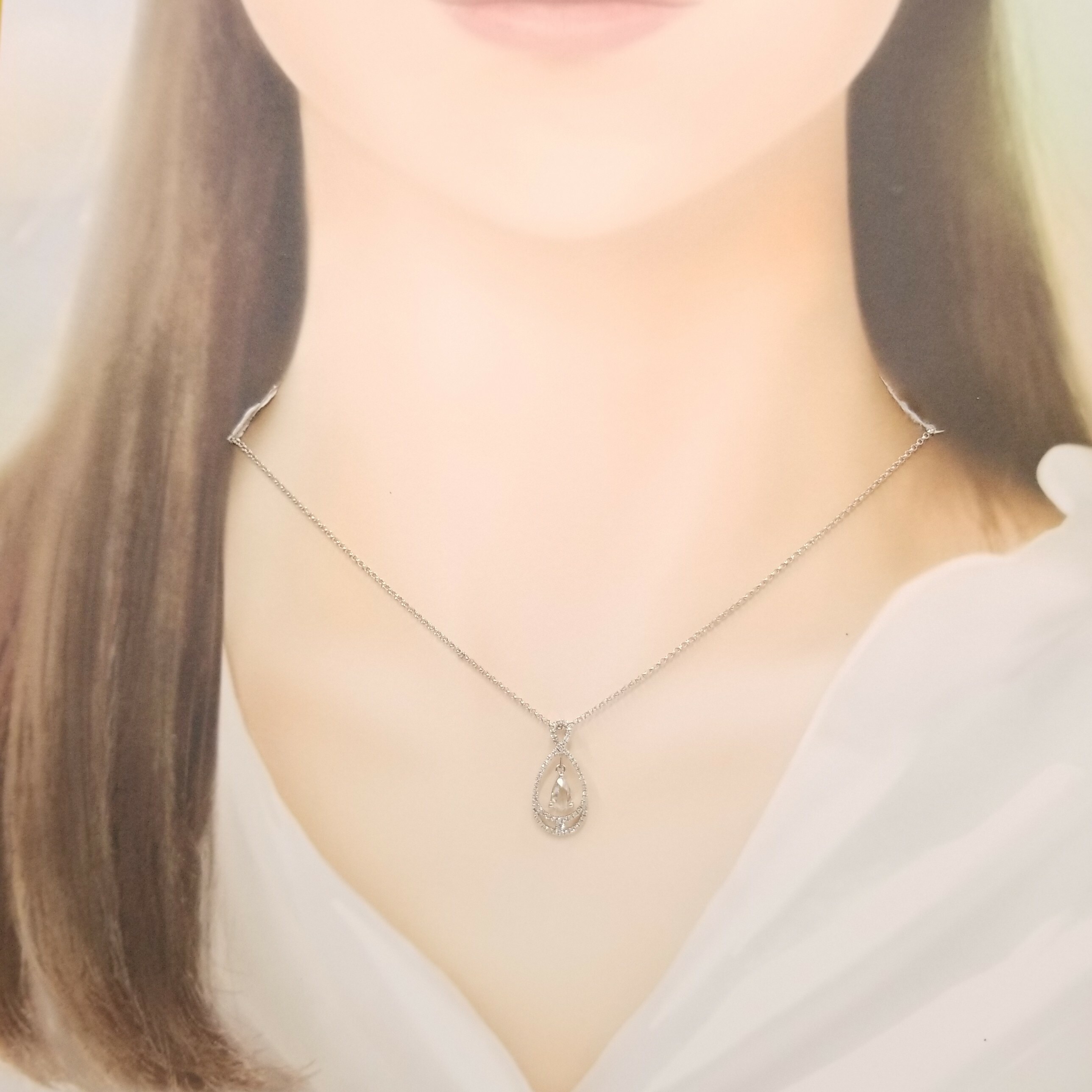 全新18K白金【單粒25份鑽石】配小鑽共42份鑽石吊墜