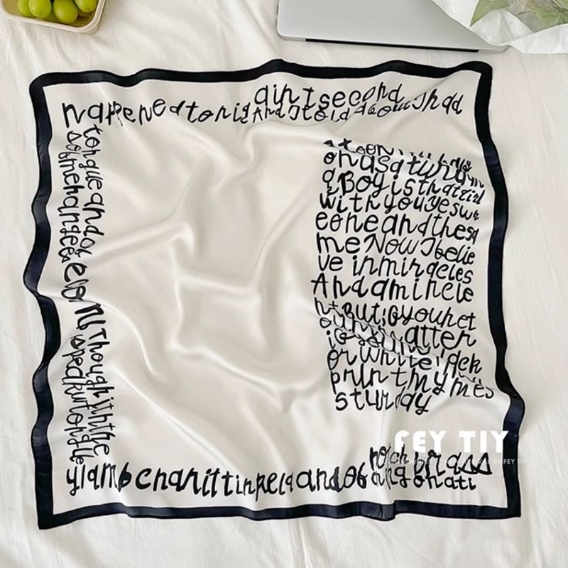 塗鴉字母絲巾