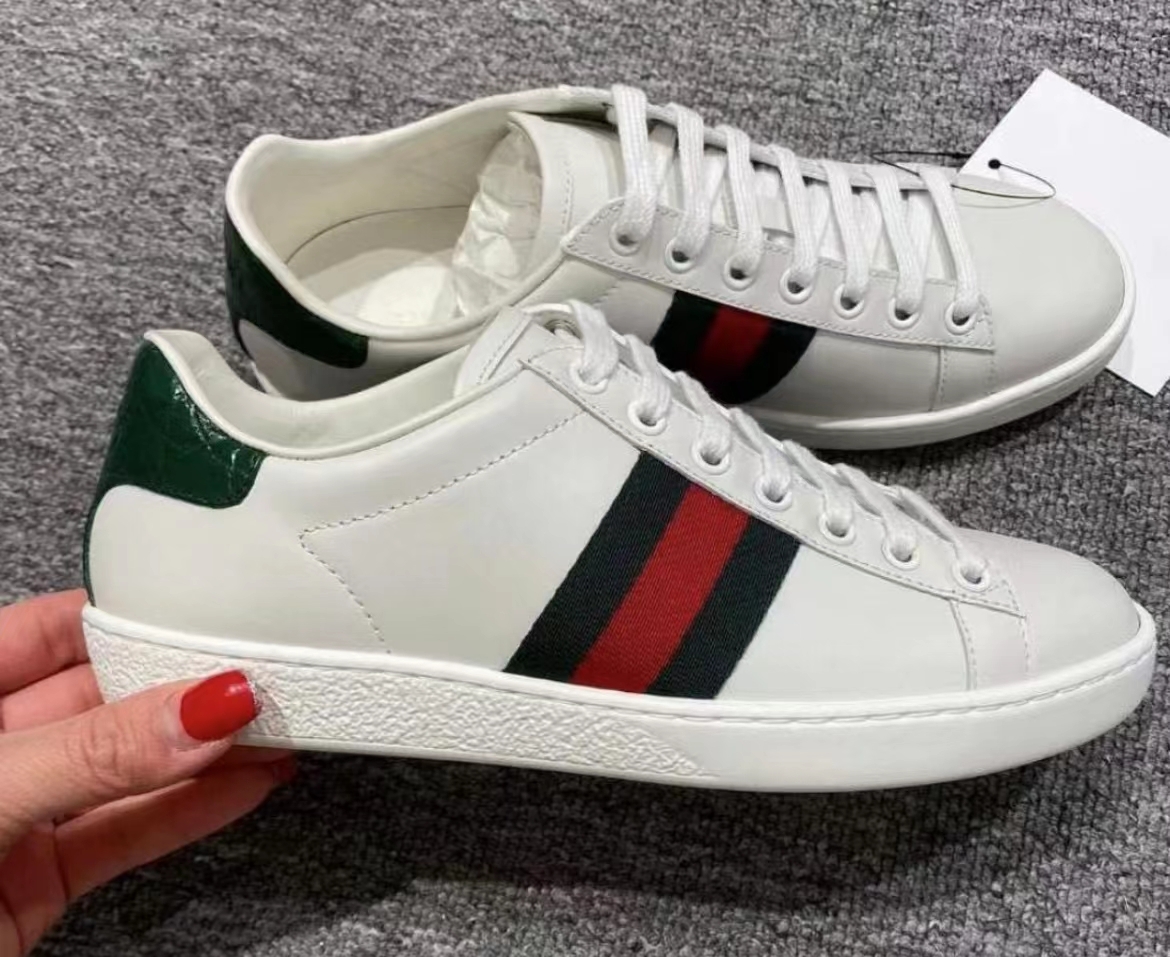 GUCCI 鱷魚紋經典款 -M