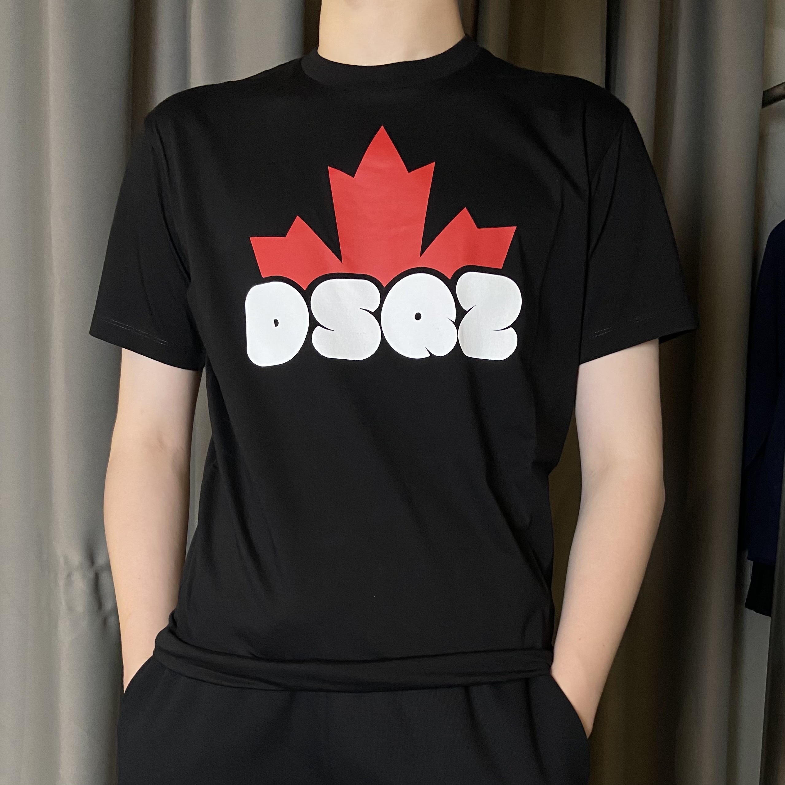 Dsquared2 楓葉LOGO短袖 黑/白