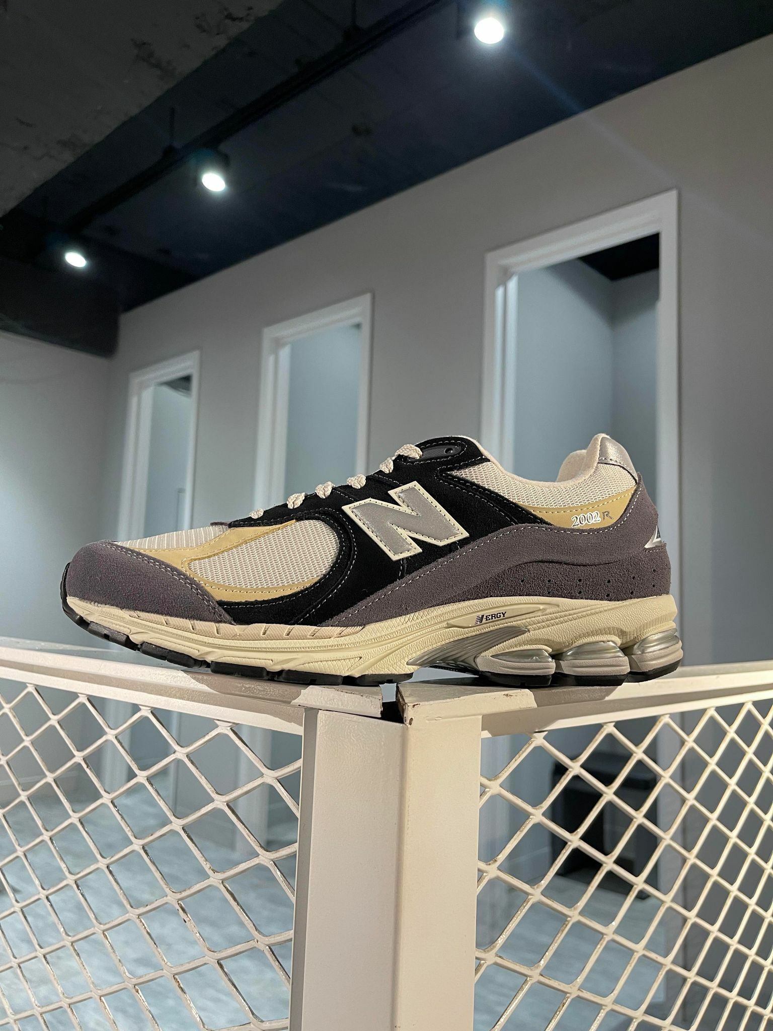 New Balance 2002R 灰黑白(2002RSG)、黑灰黃(2002RSH)、黑灰白(2002RSF)