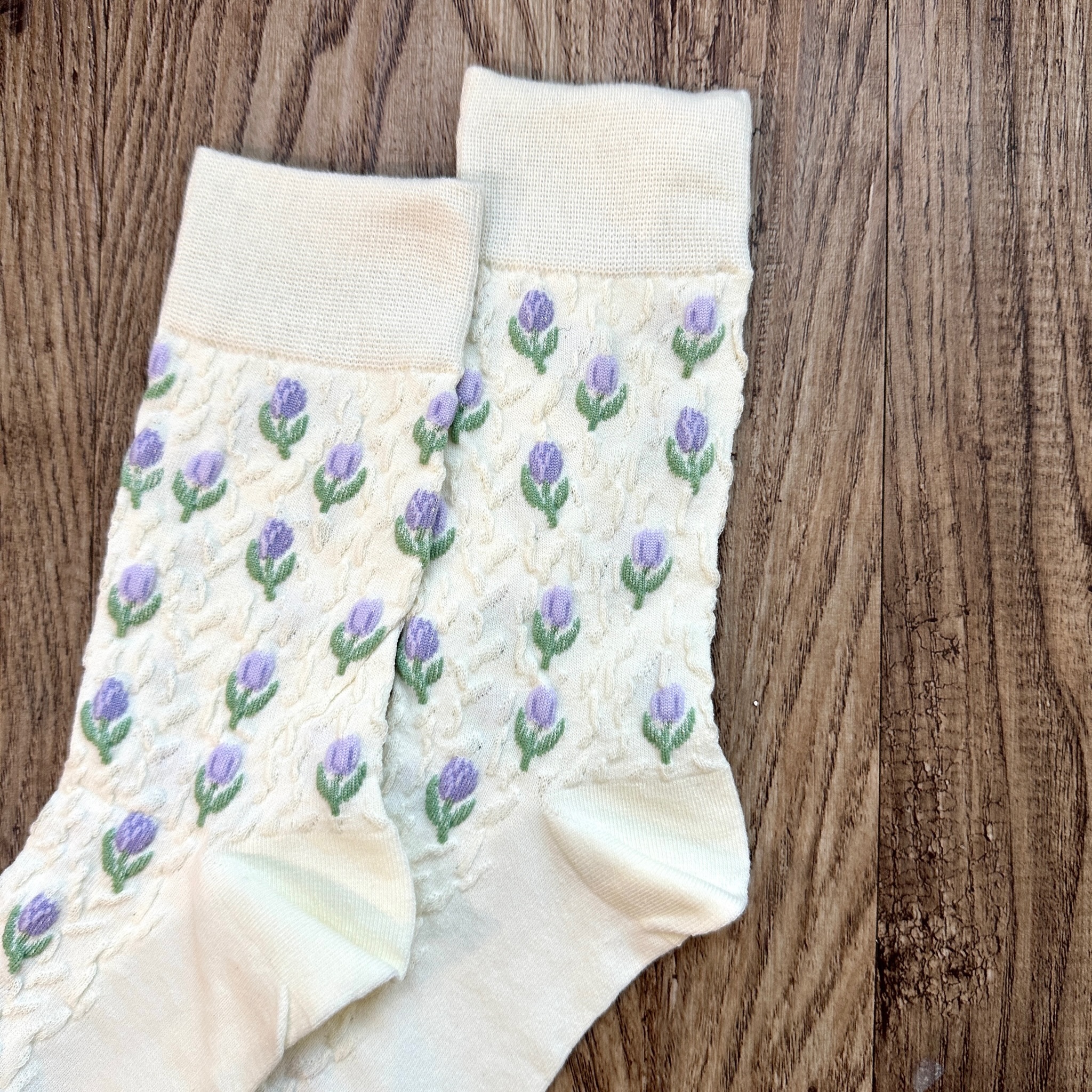 白色小碎花中筒襪