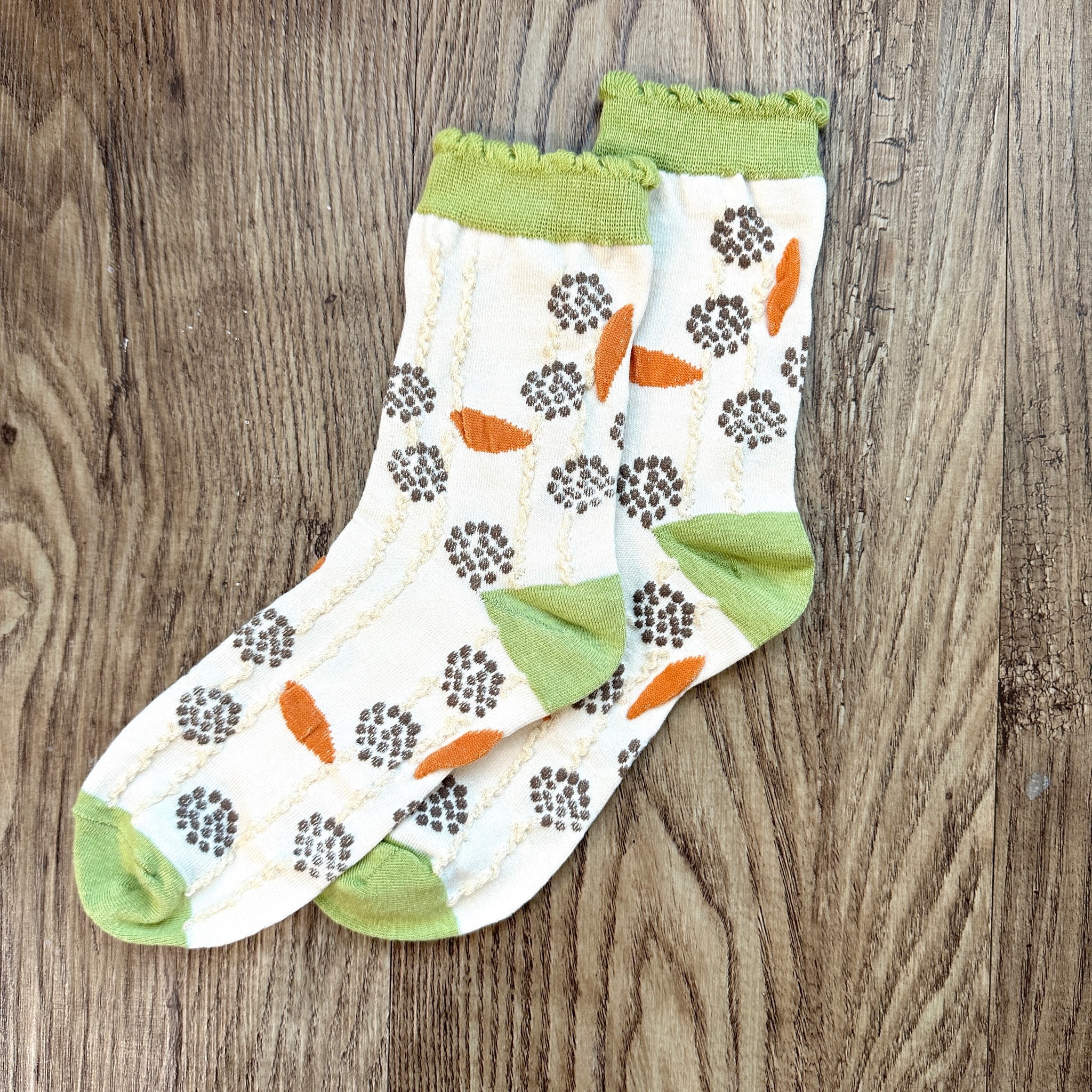 米色植物圖案中筒襪