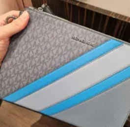 [S] MICHAEL KORS 37R3LCOU9U COOPER LG POUCH,DENIM,, 196163790633 (SMK457)