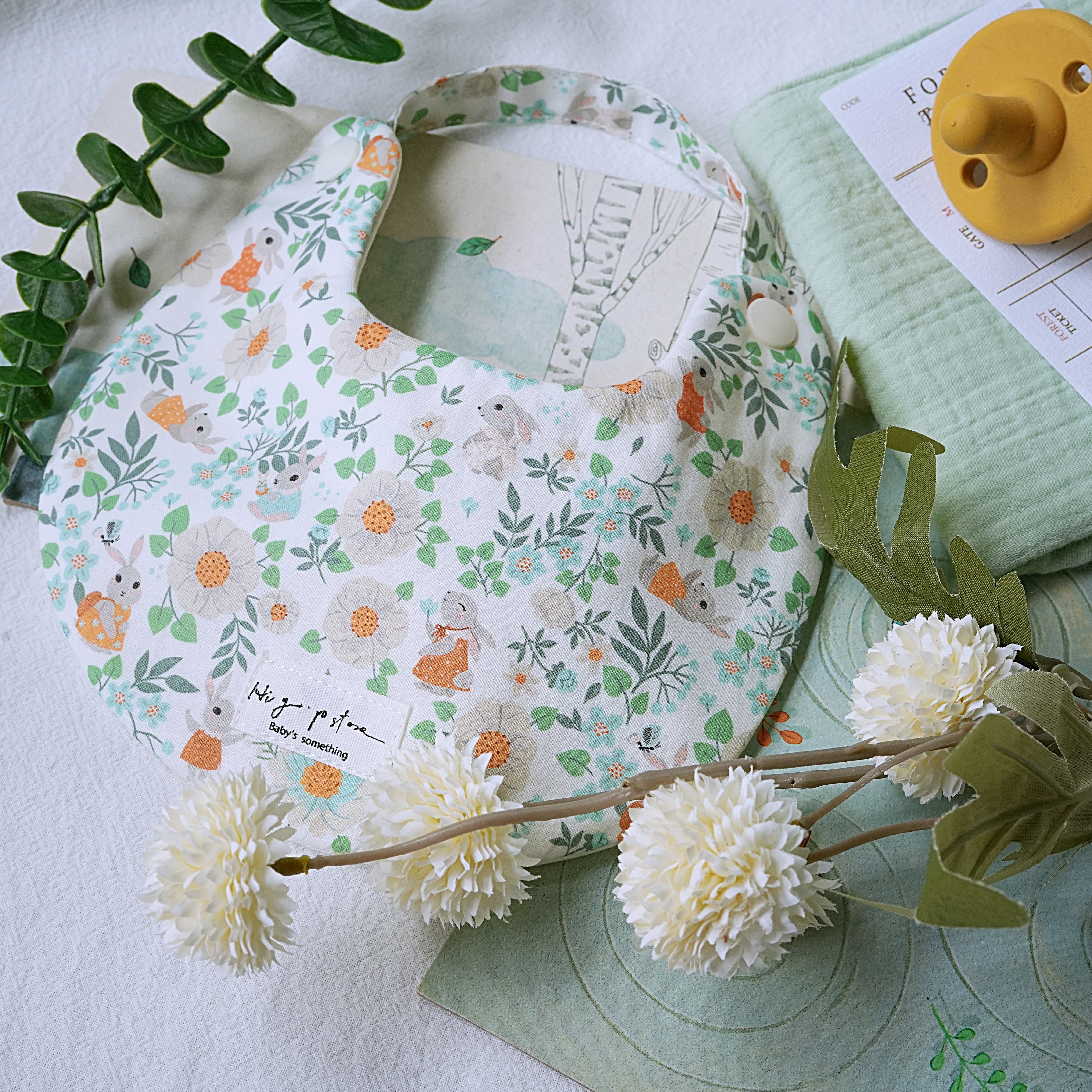 Hi Y.P store-手作圍兜-花叢兔兔