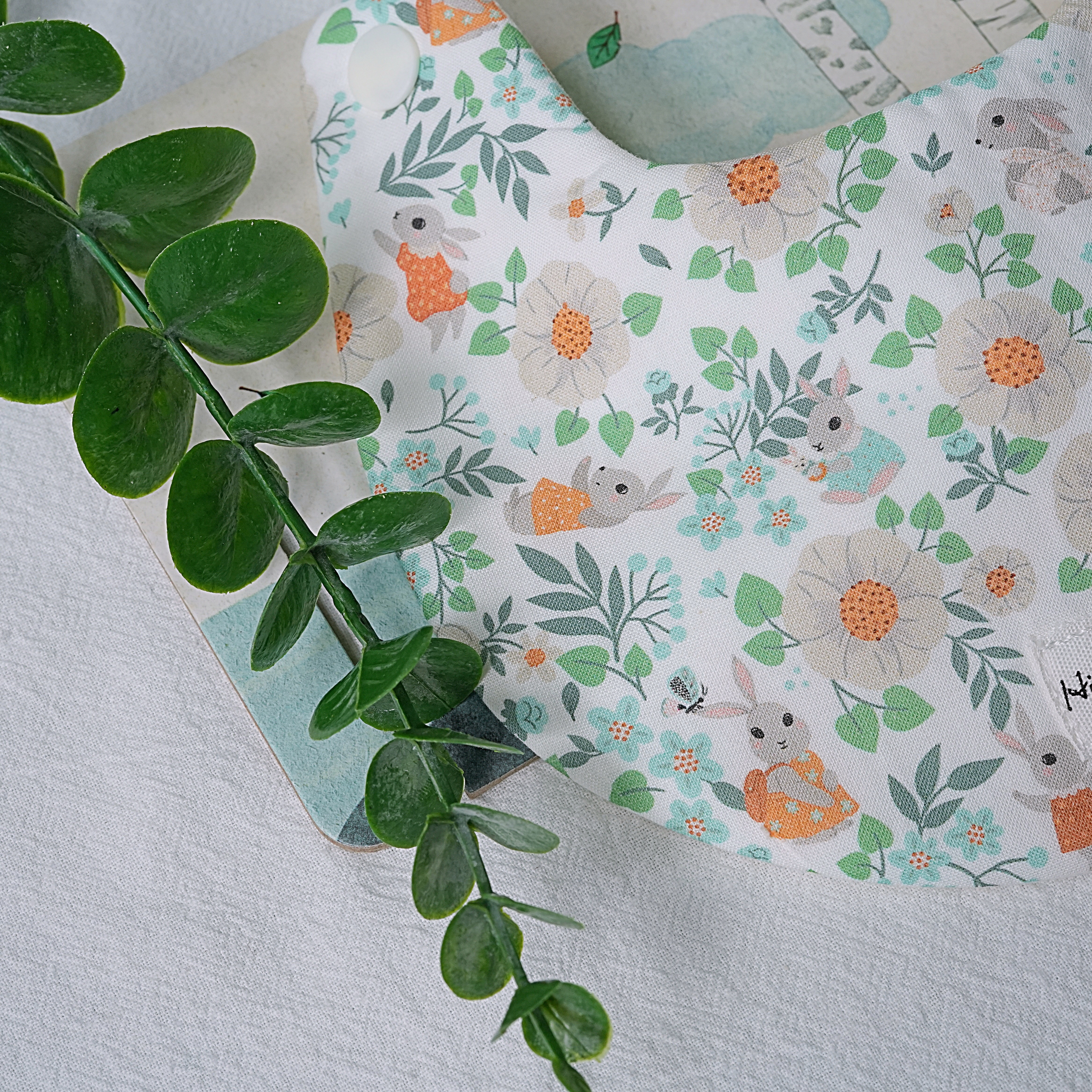 Hi Y.P store-手作圍兜-花叢兔兔