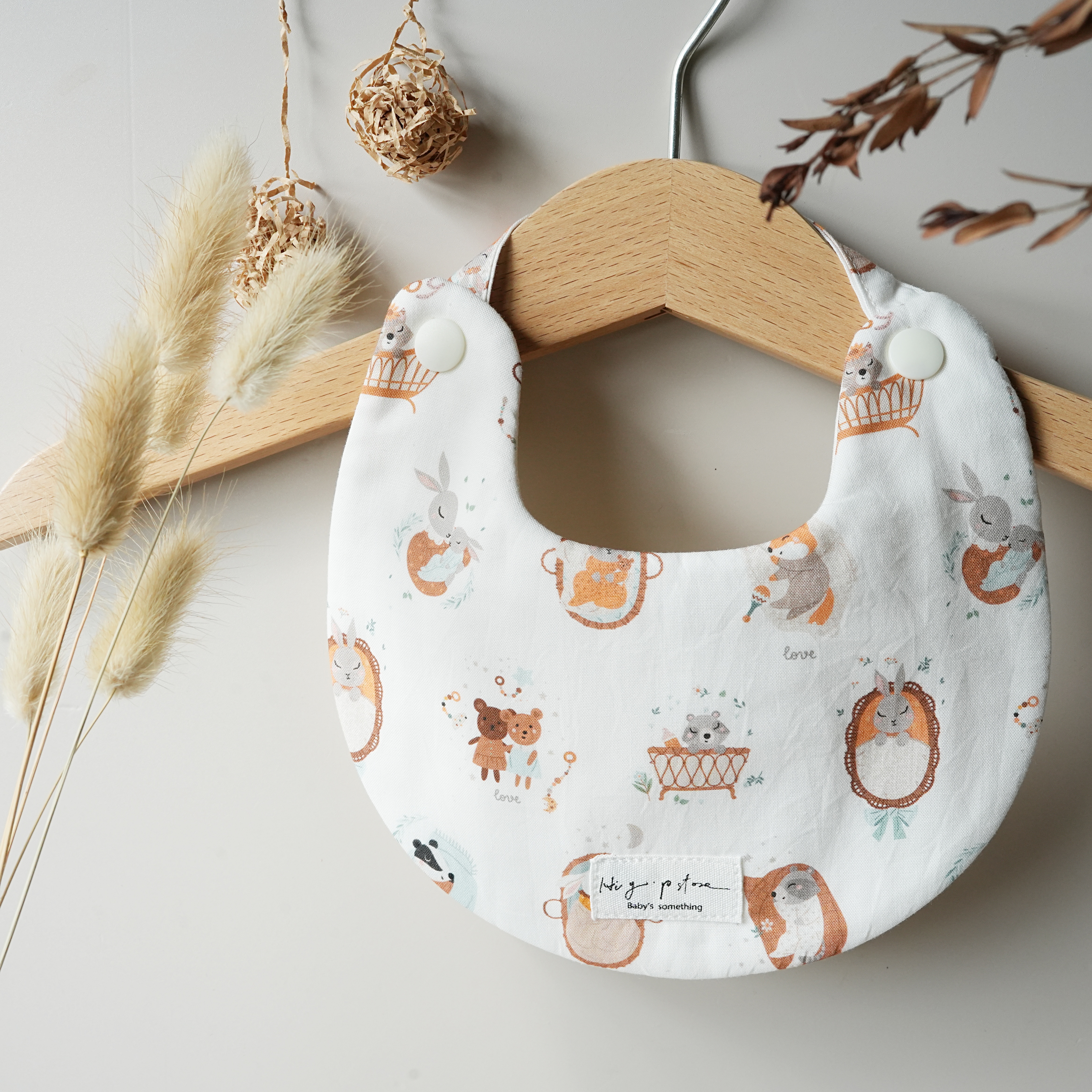 Hi Y.P store-手作圍兜-童話兔兔