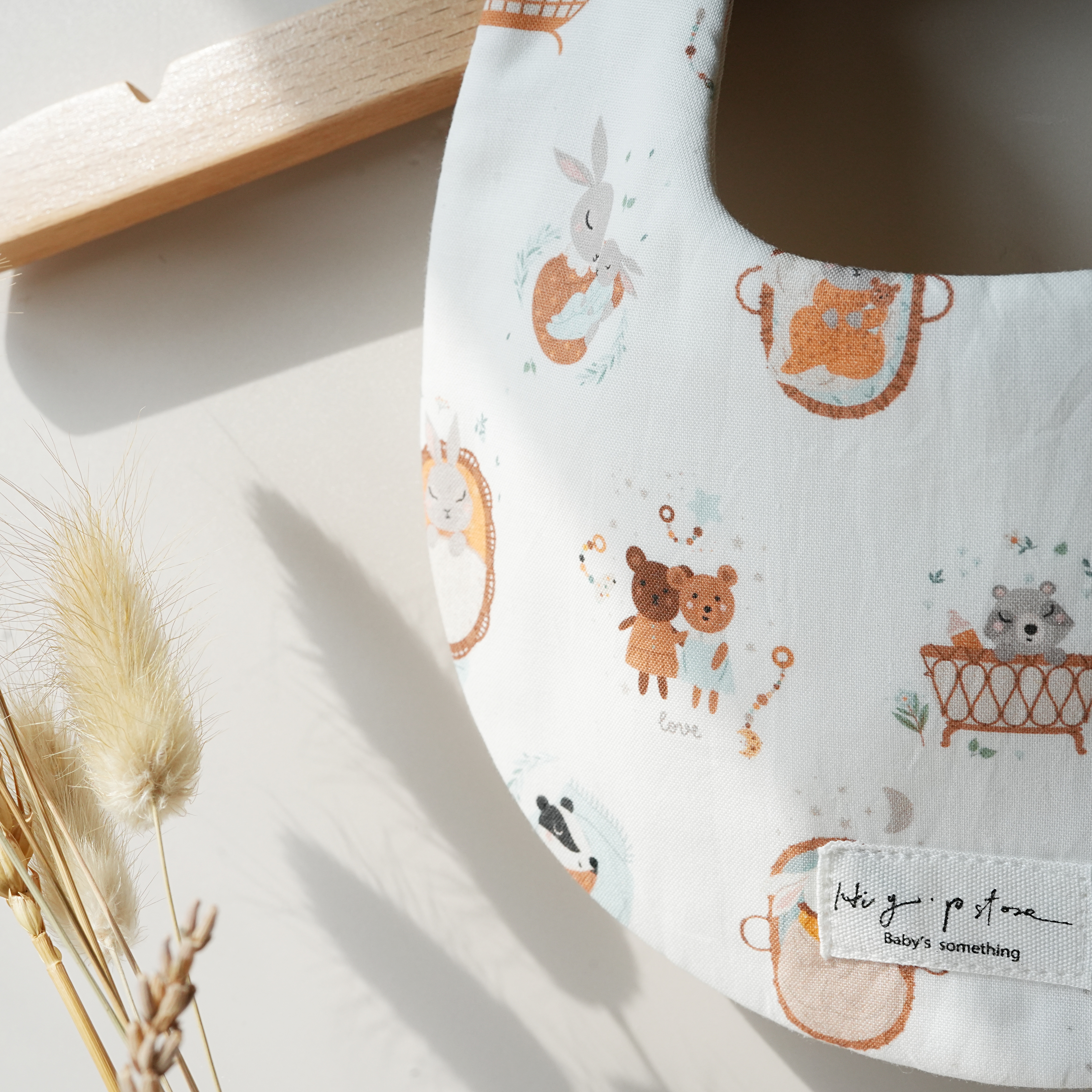 Hi Y.P store-手作圍兜-童話兔兔