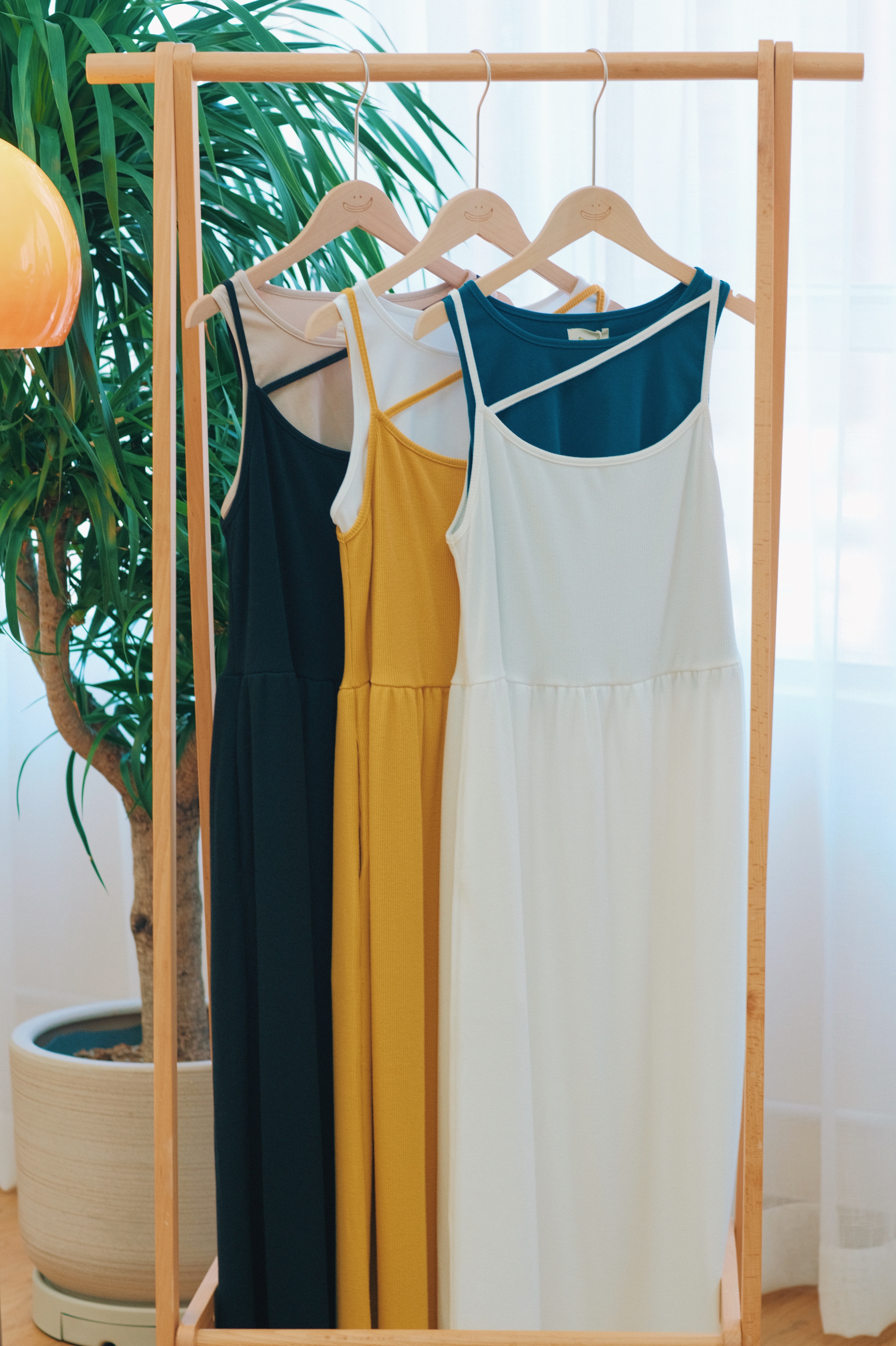 三色／N字肩帶連身裙／N Shoulder Strap Dress