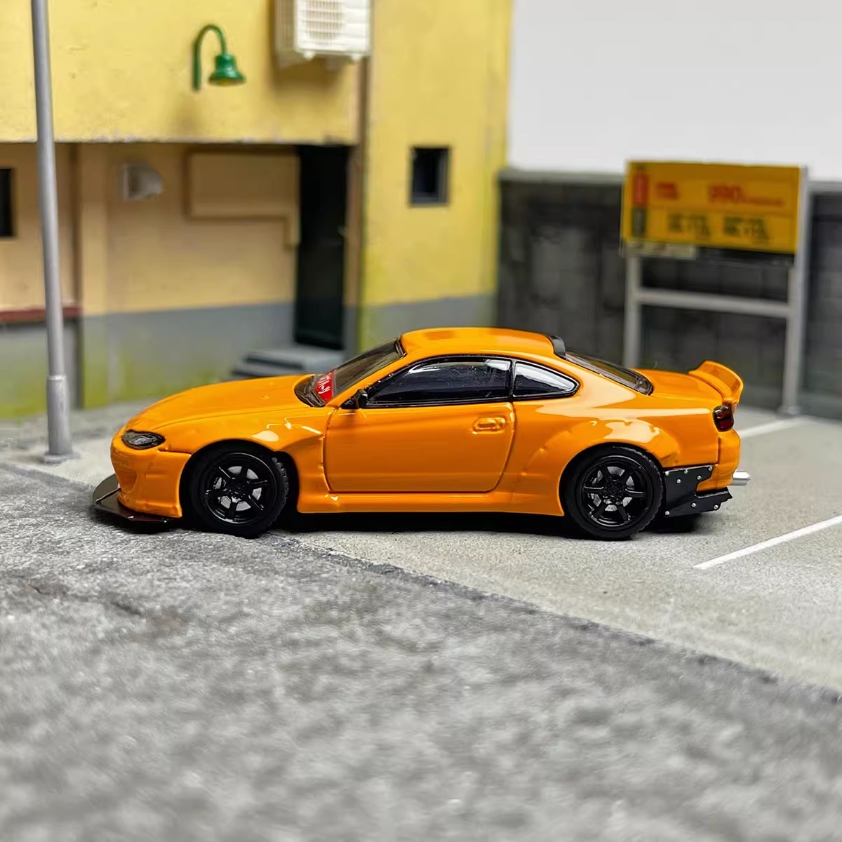 1/64 Street Weapon Nissan Silvia S15 Orange (SWNSS15O)