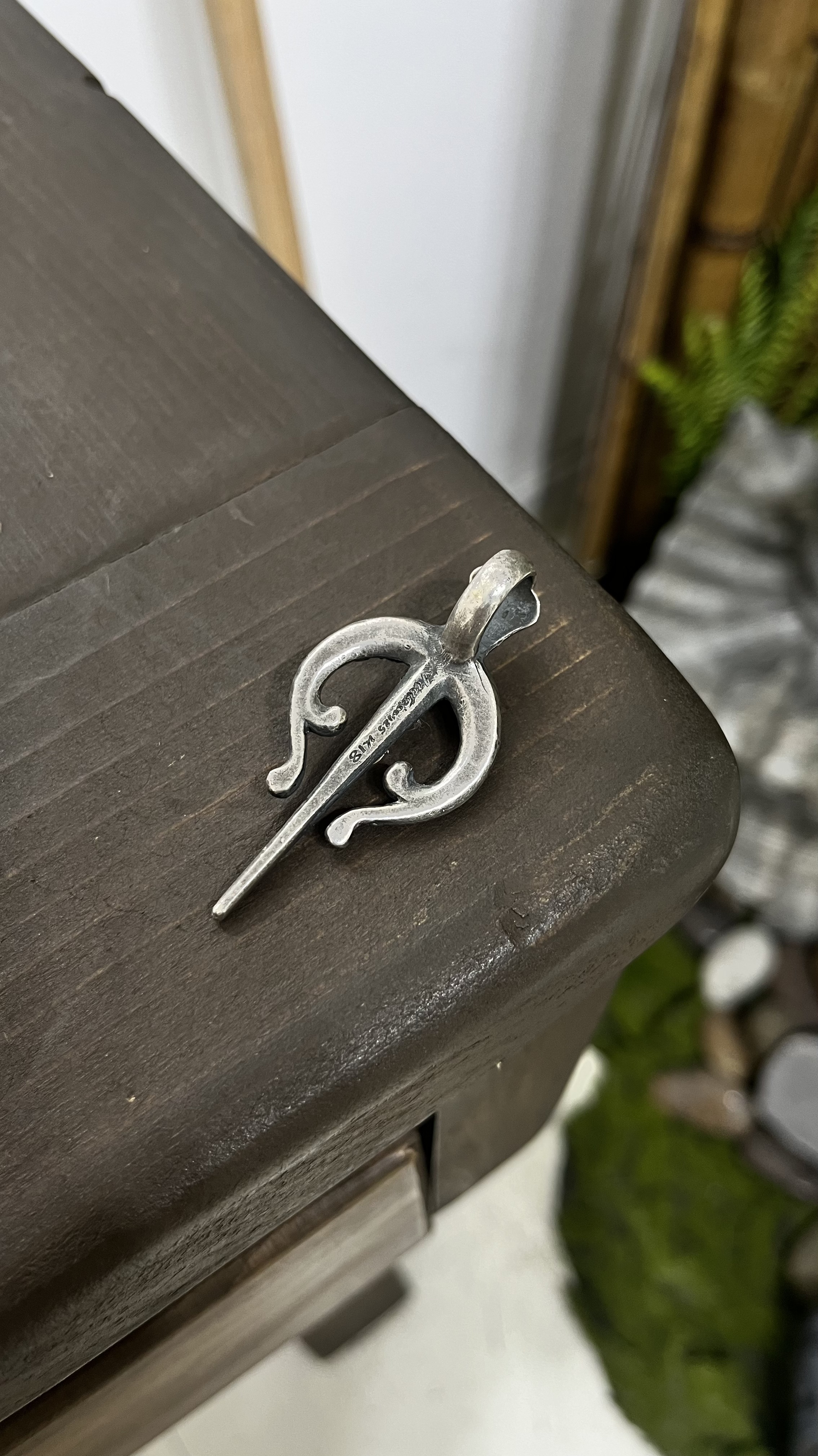 藍托帕石月牙吊墜