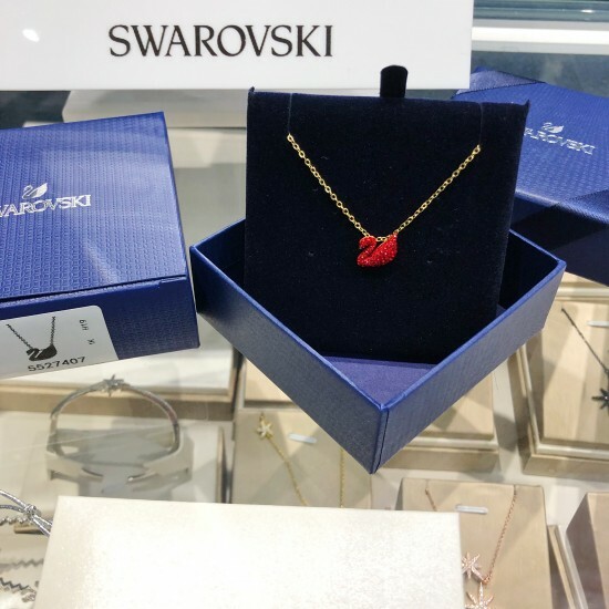 抵至半價!! Swarovski Iconic Swan 鏈墜 紅天鵝 (隨附一條飾鏈)