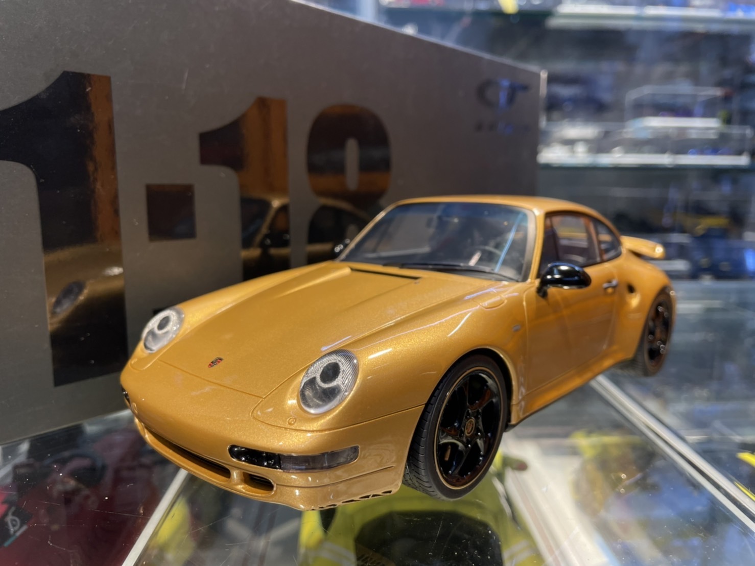 GT SPIRIT GT836 Porsche 993 Turbo S Gold Edition 1/18