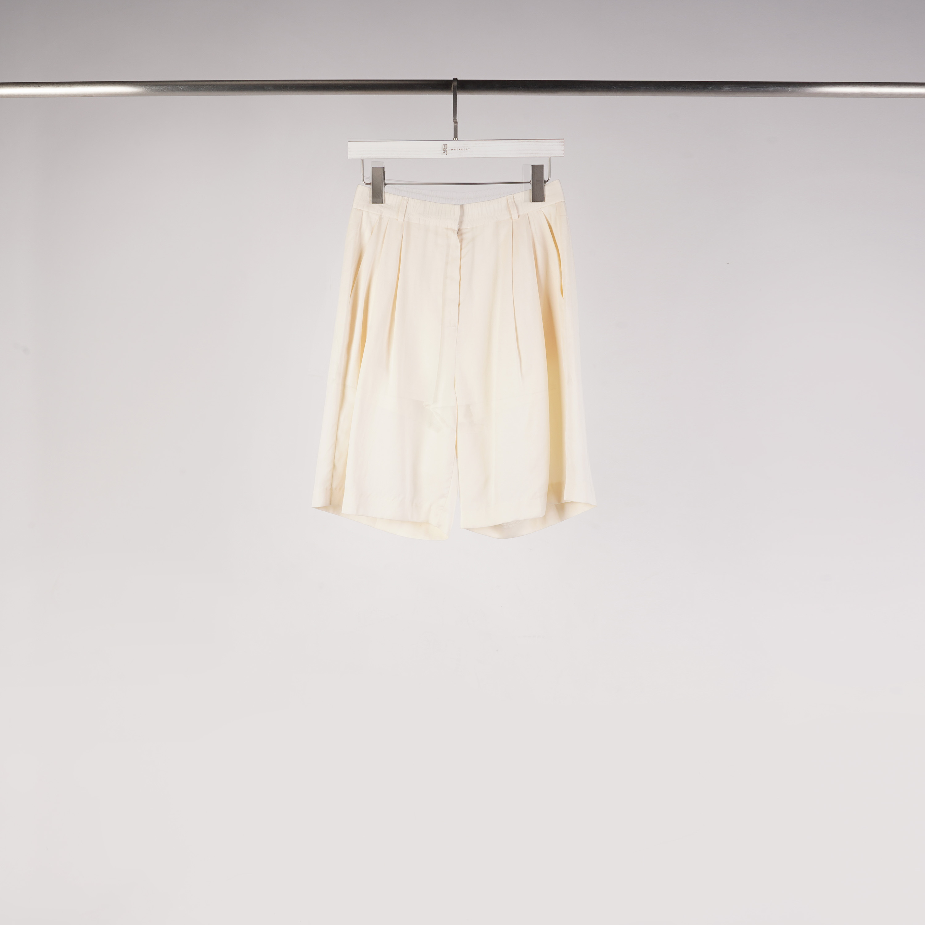 百搭低調五分褲 | S - M | 奶油白