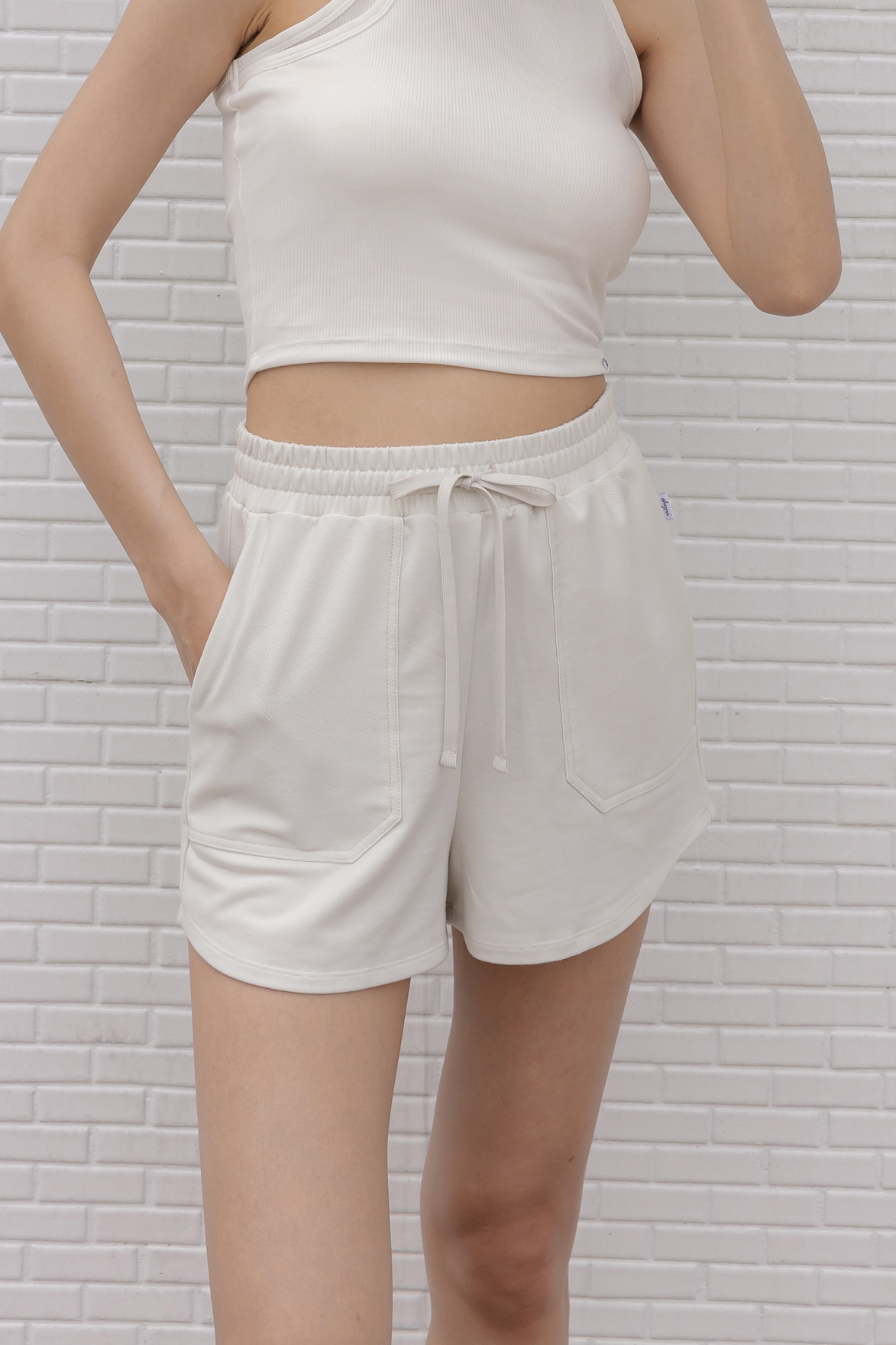 舒適A-line小短褲- 灰白