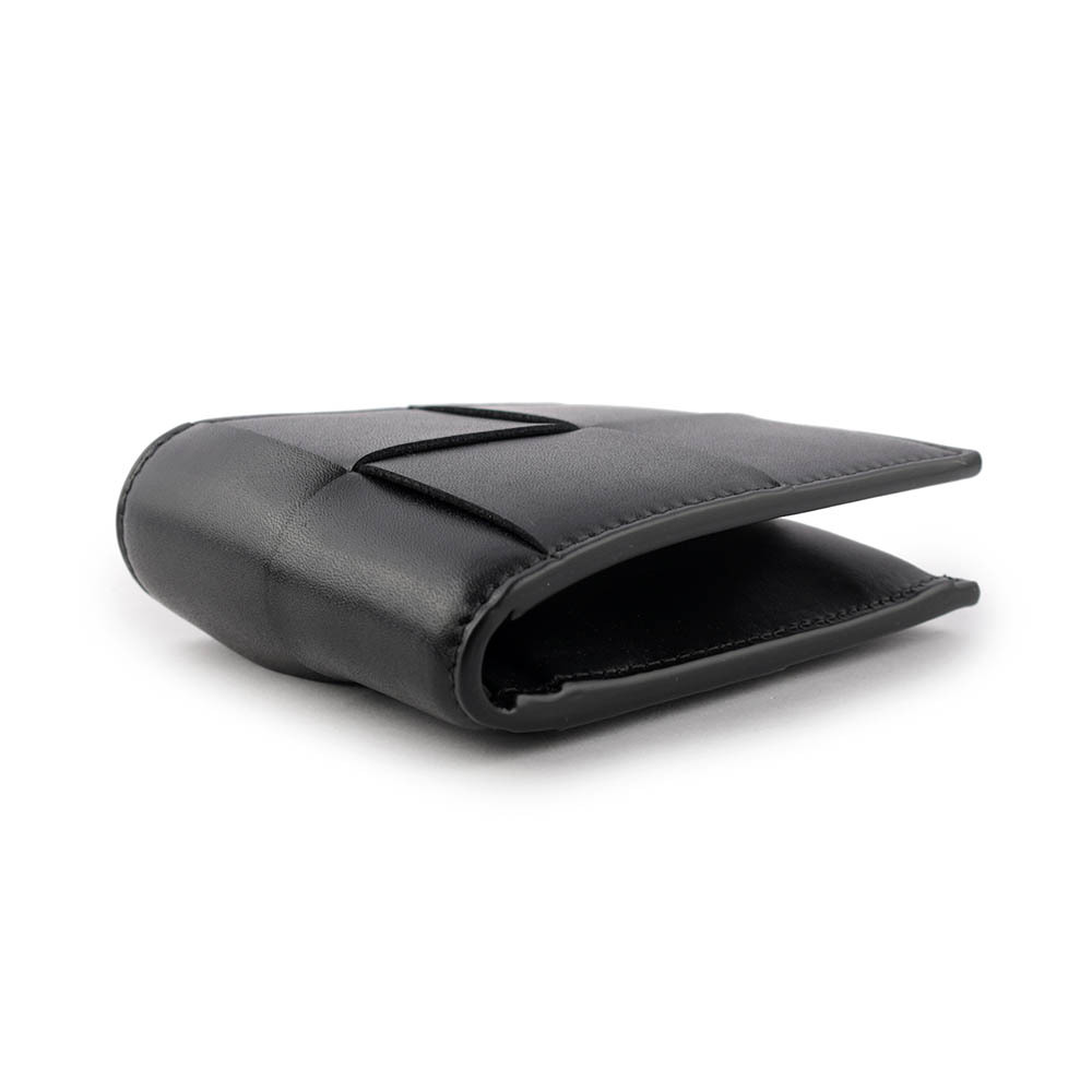 【BOTTEGA VENETA】新款小牛皮大格編織對開零錢袋短夾(黑色) 649605 VBWD2 8803