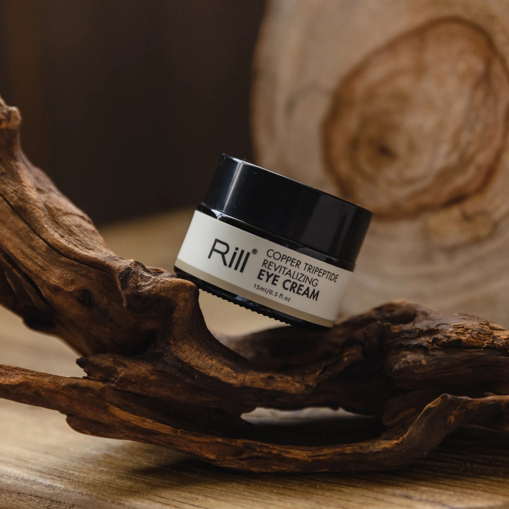 告別魚尾紋困擾：Rill策馬特藍銅胜肽賦活眼霜