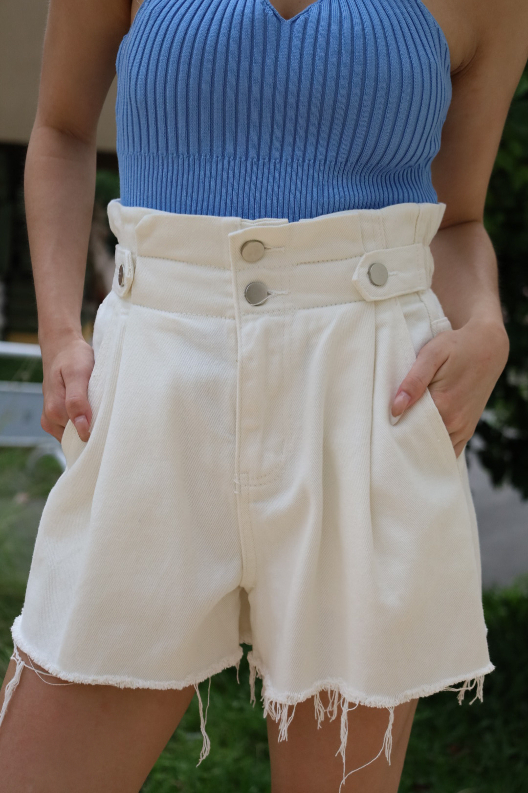 高腰雙釦花苞短褲