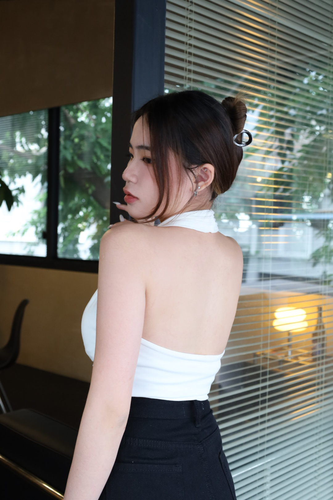 扭結繞脖美背上衣