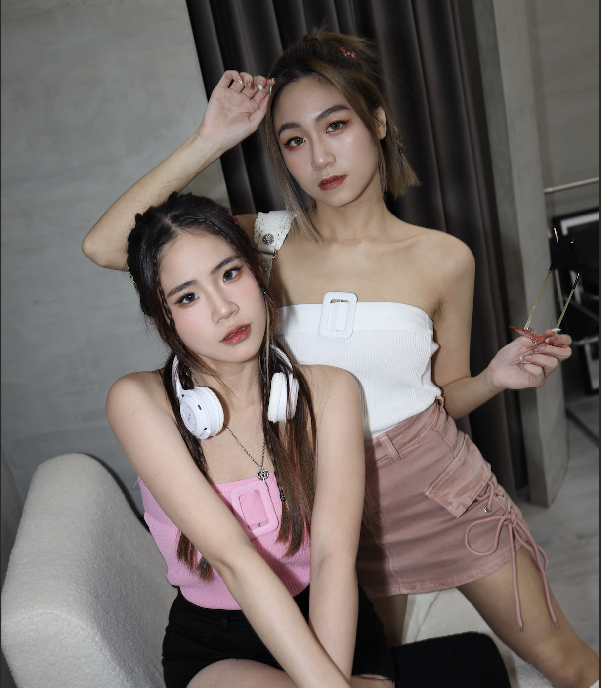 皮帶釦造型平口上衣