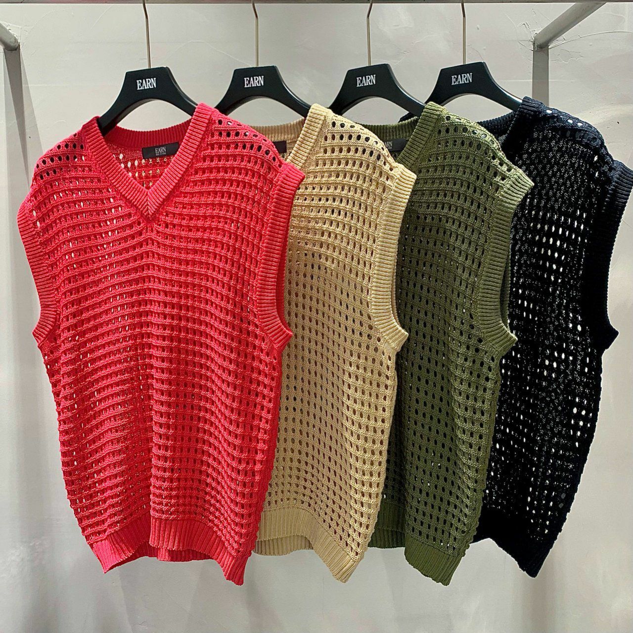 V領暗紋背心 EARN-010V