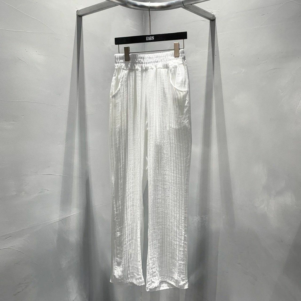 淨色暗直紋鬆身褲 EARN-013P