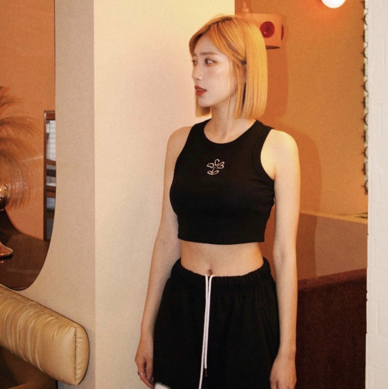 DISCERNMENT DCM Y2K 小花刺繡 削肩背心 短版 修身 夏日 背心