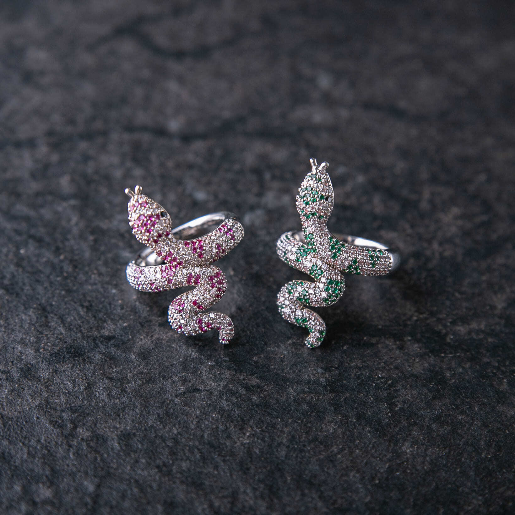 滿鑲雙色蛇造型戒指