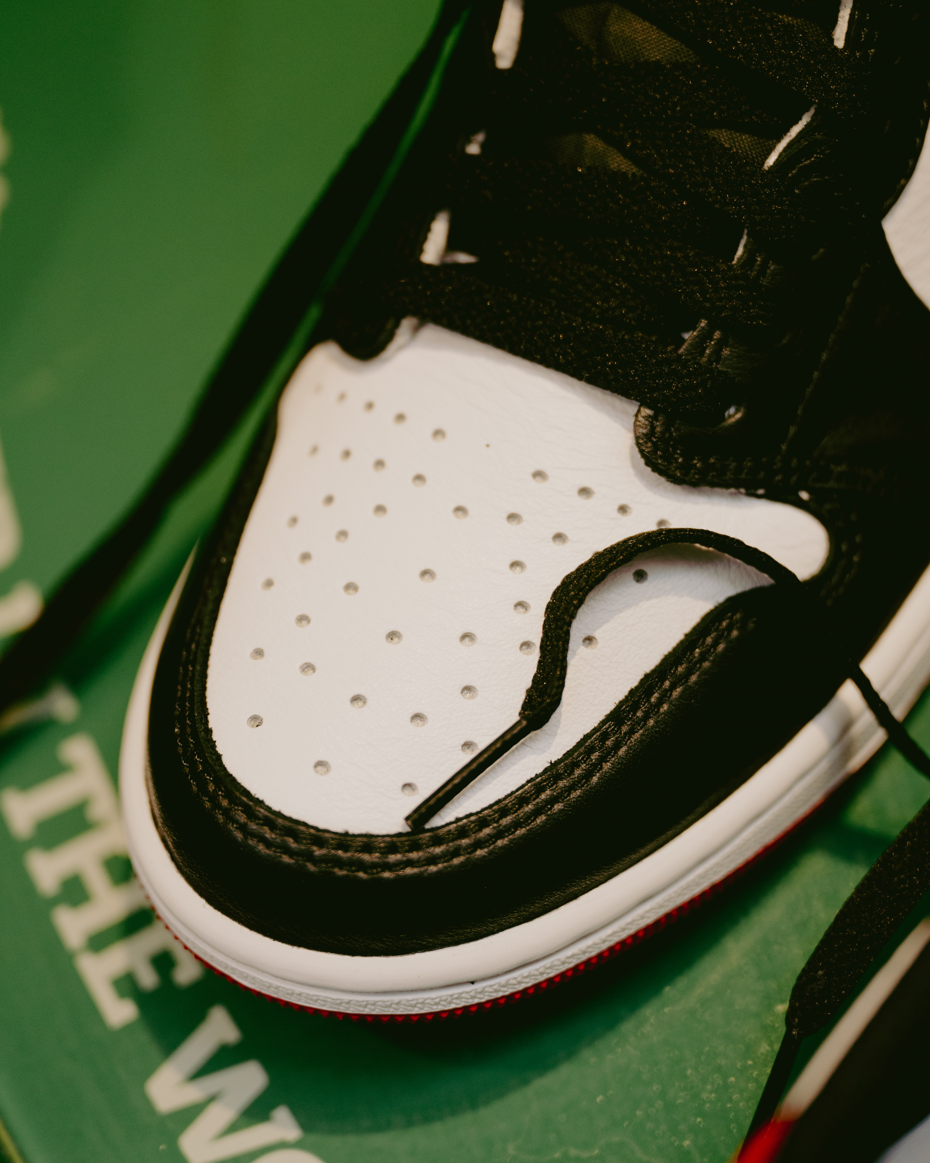 [現貨] Air Jordan 1 Low OG Black Toe | CZ0790-106