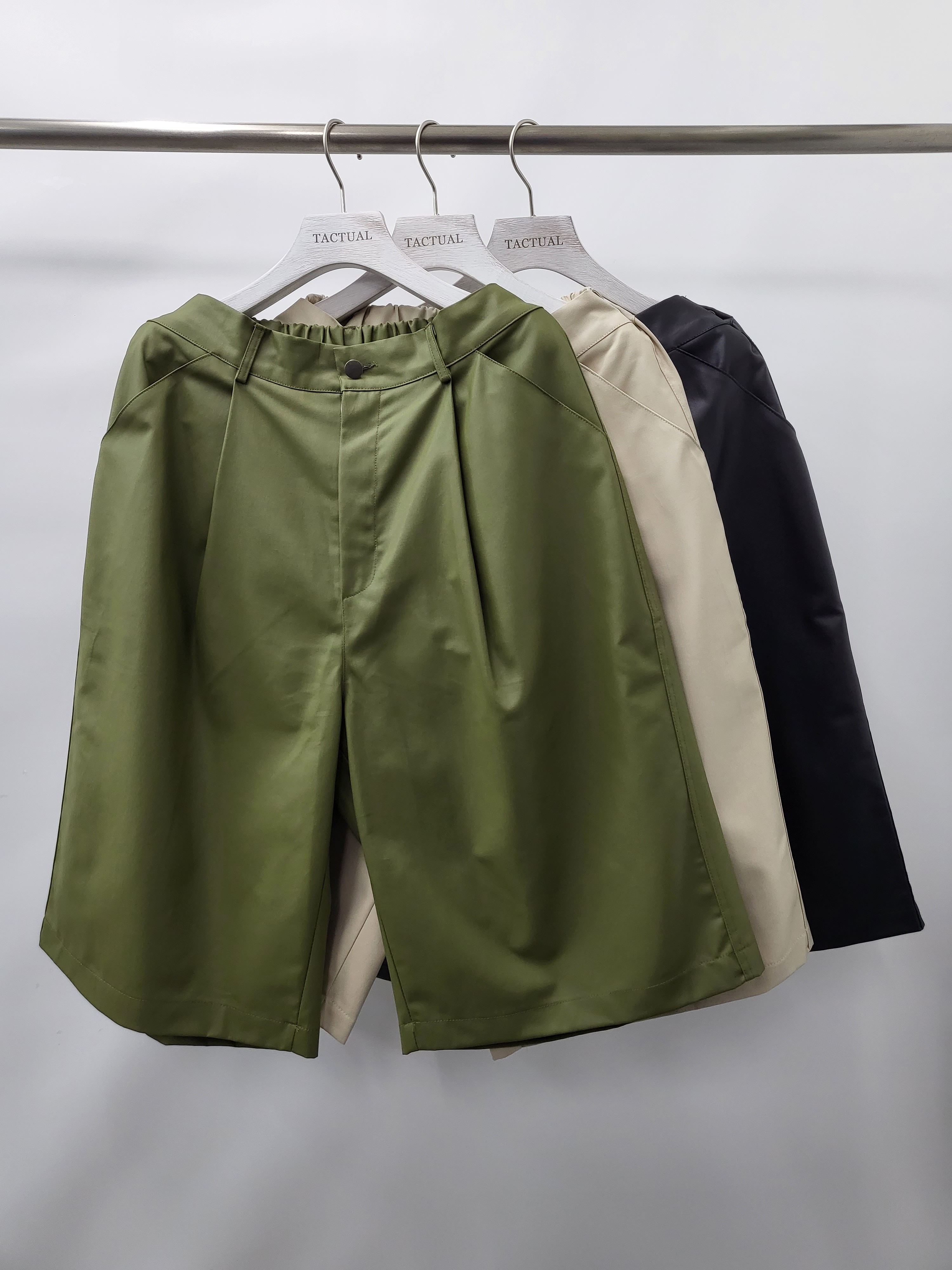 合成皮短褲 P2538