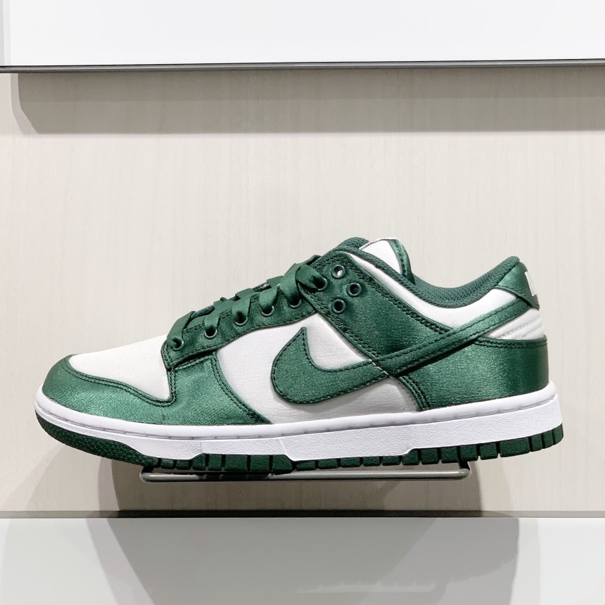 NIKE DUNK LOW “SATIN GREEN