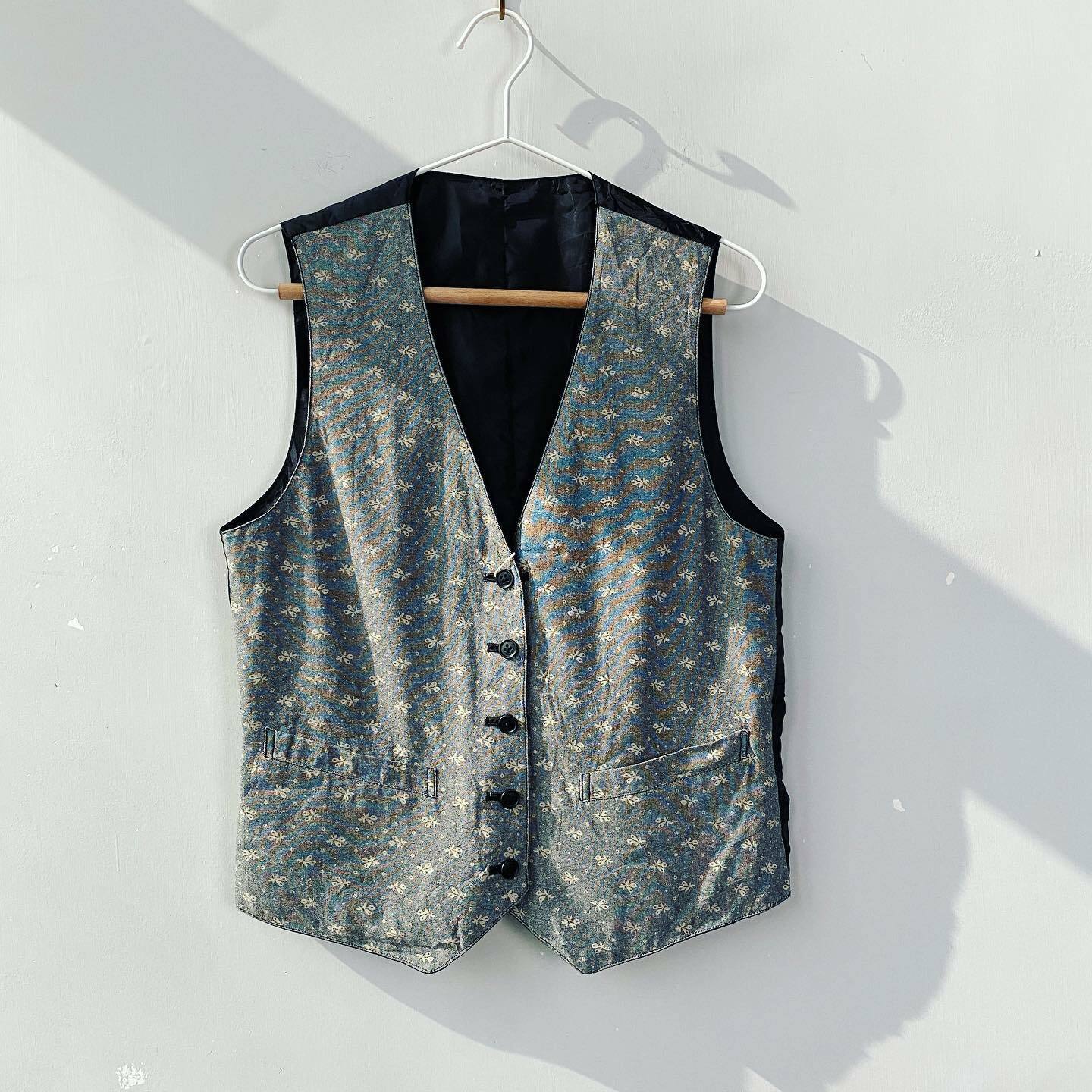 灰色小碎花圖案馬甲